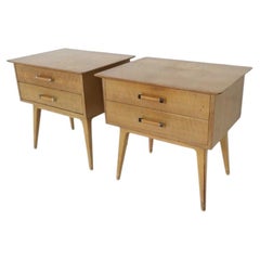 Paire de tables de chevet à deux tiroirs du milieu du siècle, fabriquées par Renzo Rutili Johnson Furniture Co.