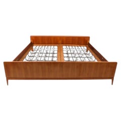 Cadre de lit moderne allemand vintage en teck de taille King size avec ressorts