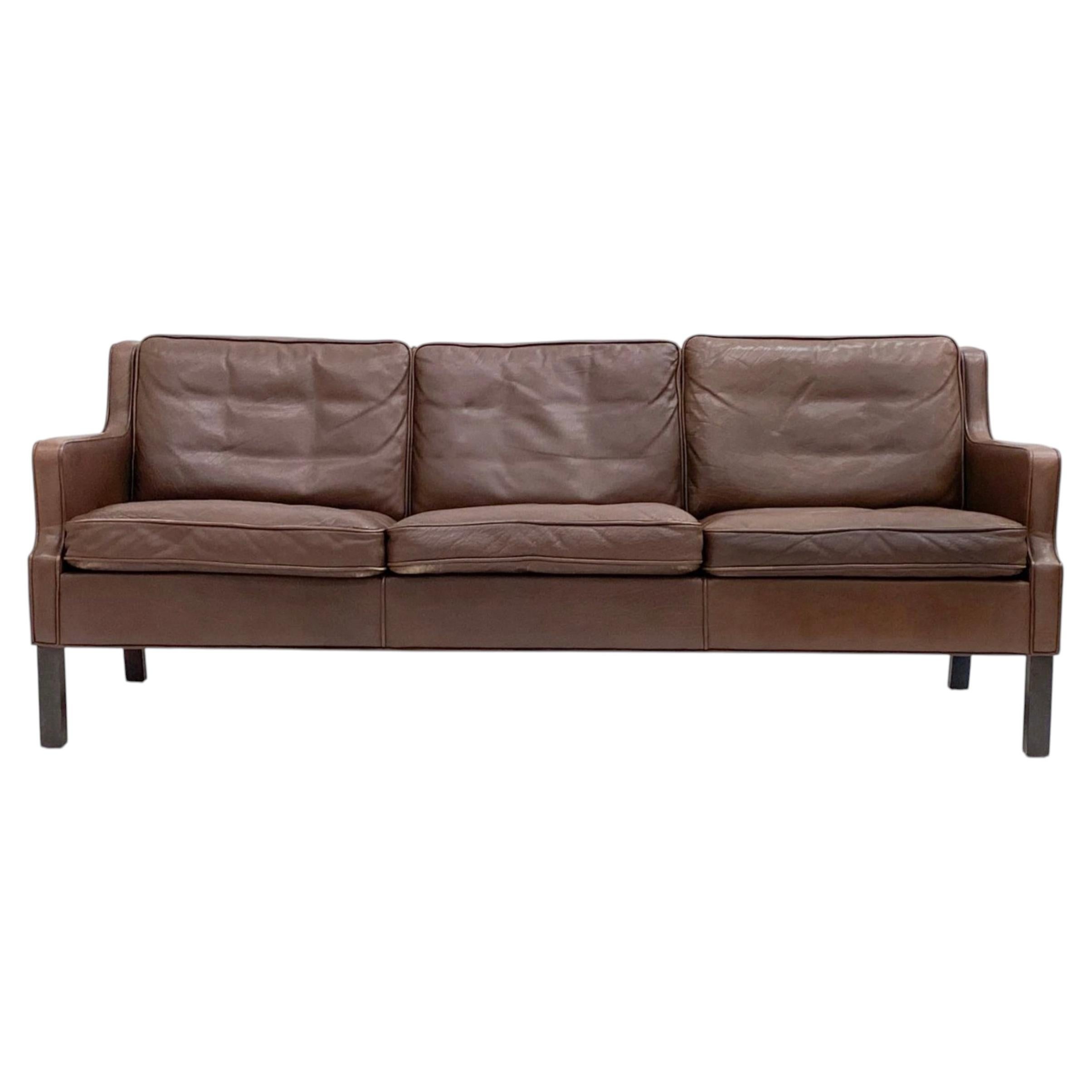 Braunes Ledersofa im skandinavischen „Danish Modern“-Stil aus der Mitte des Jahrhunderts, Patina