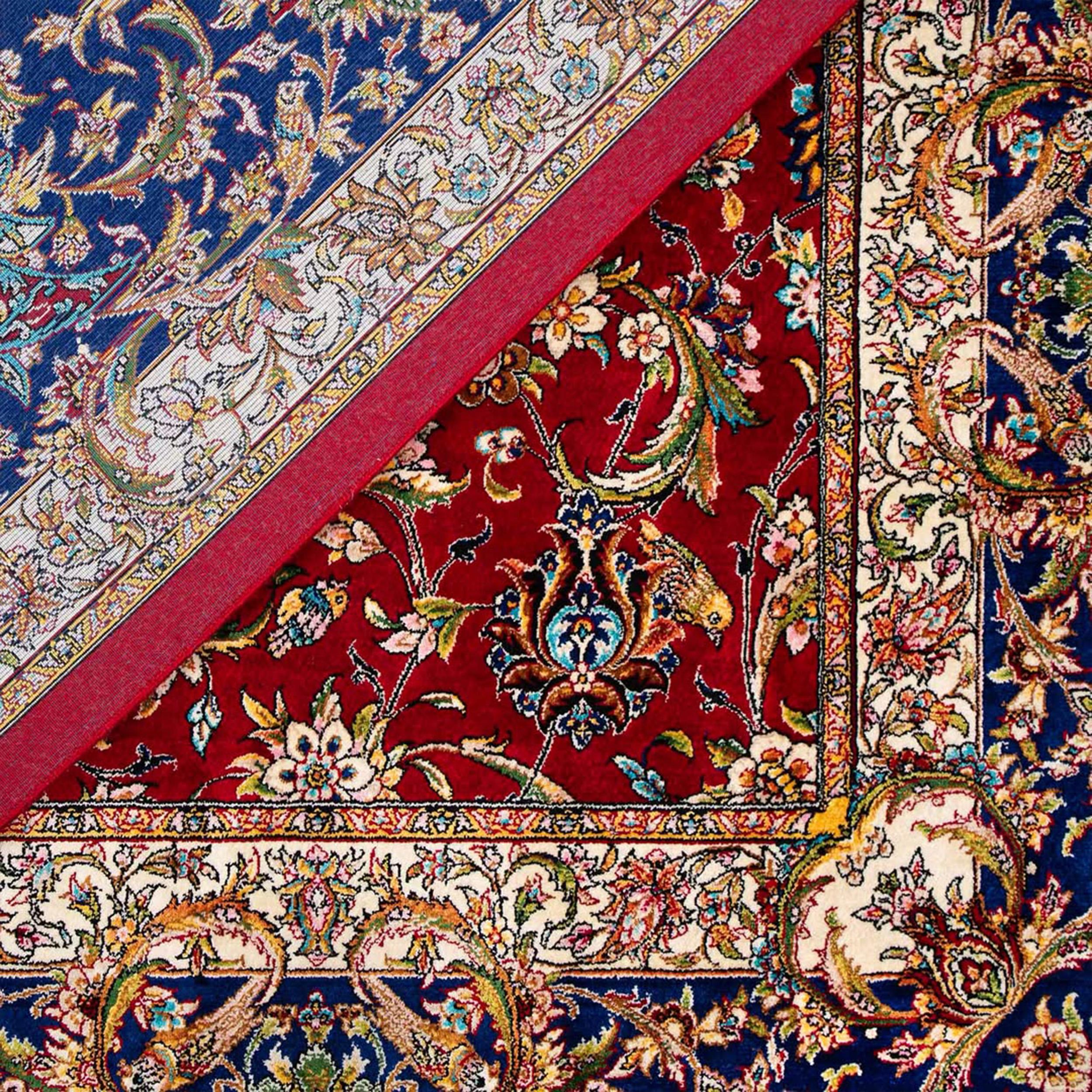 Marineblaue und goldene Jagdszene Persischer Teppich aus reiner Seide, iranische Handwerkskunst, 0046 (Handgeknüpft) im Angebot