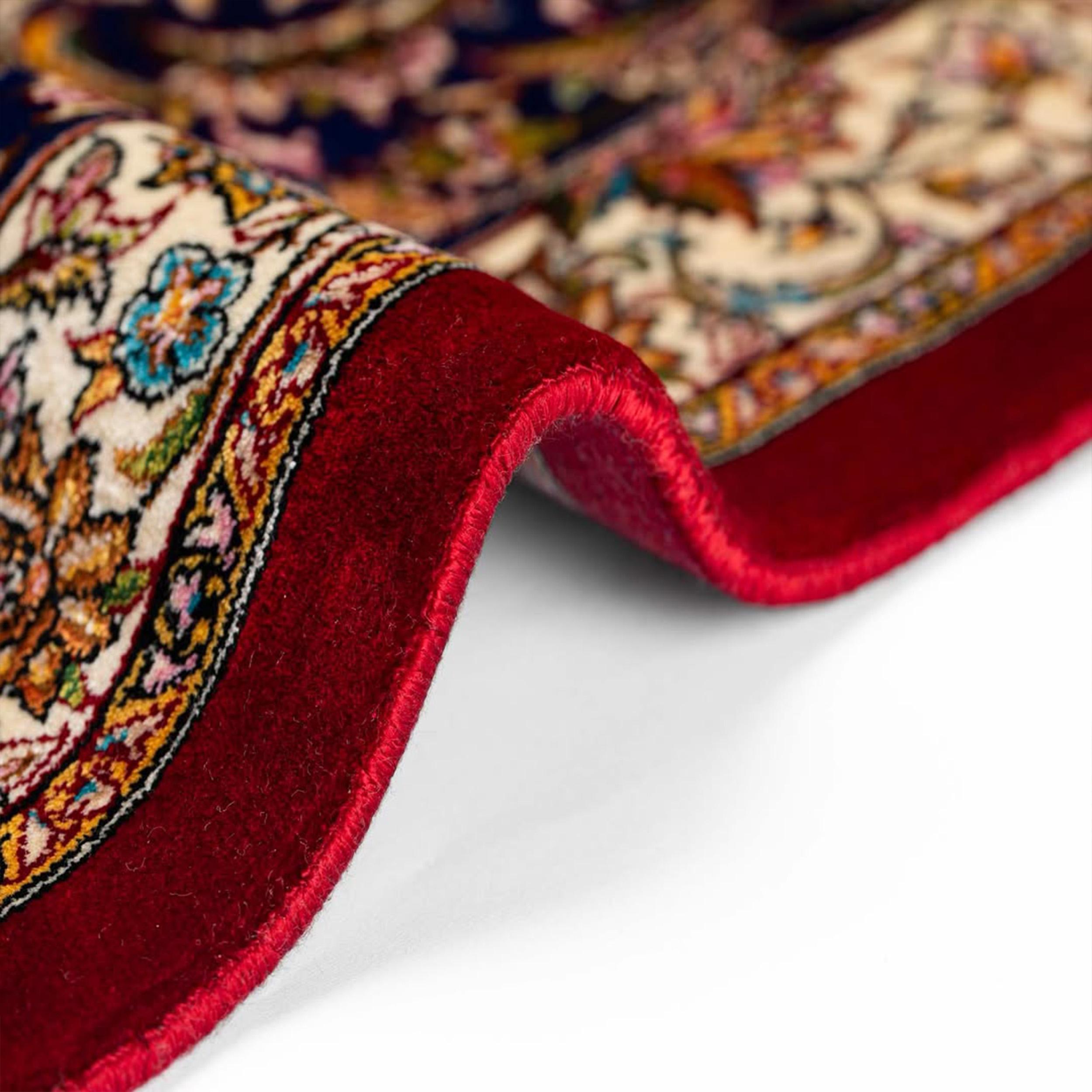 Marineblaue und goldene Jagdszene Persischer Teppich aus reiner Seide, iranische Handwerkskunst, 0046 (Britisch) im Angebot