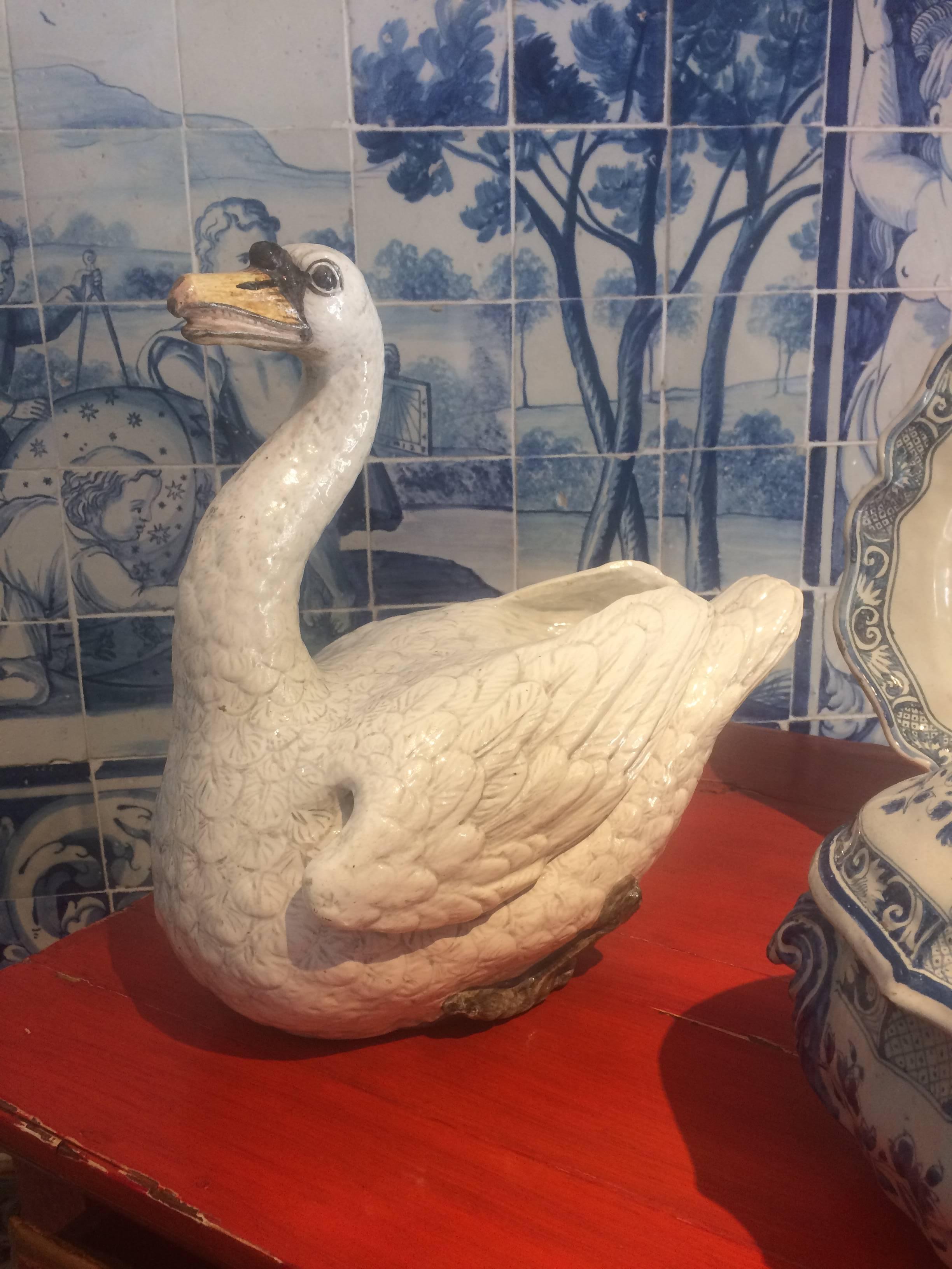 Neoclassical 19th Century Pair of Faience Swans For Sale