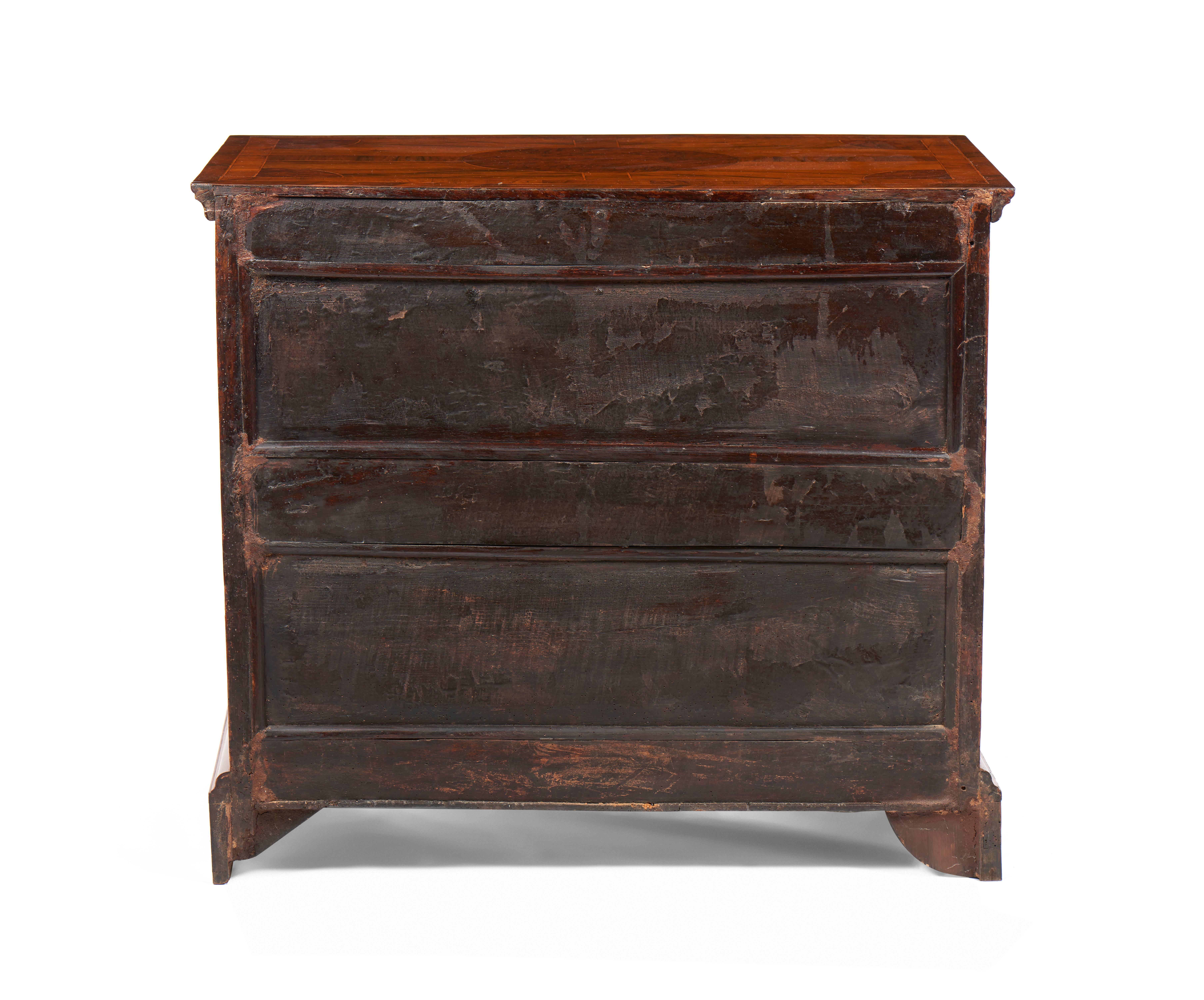 Queen Anne Chest of Drawers, Walnut and Yew English from 18th Century For Sale 1