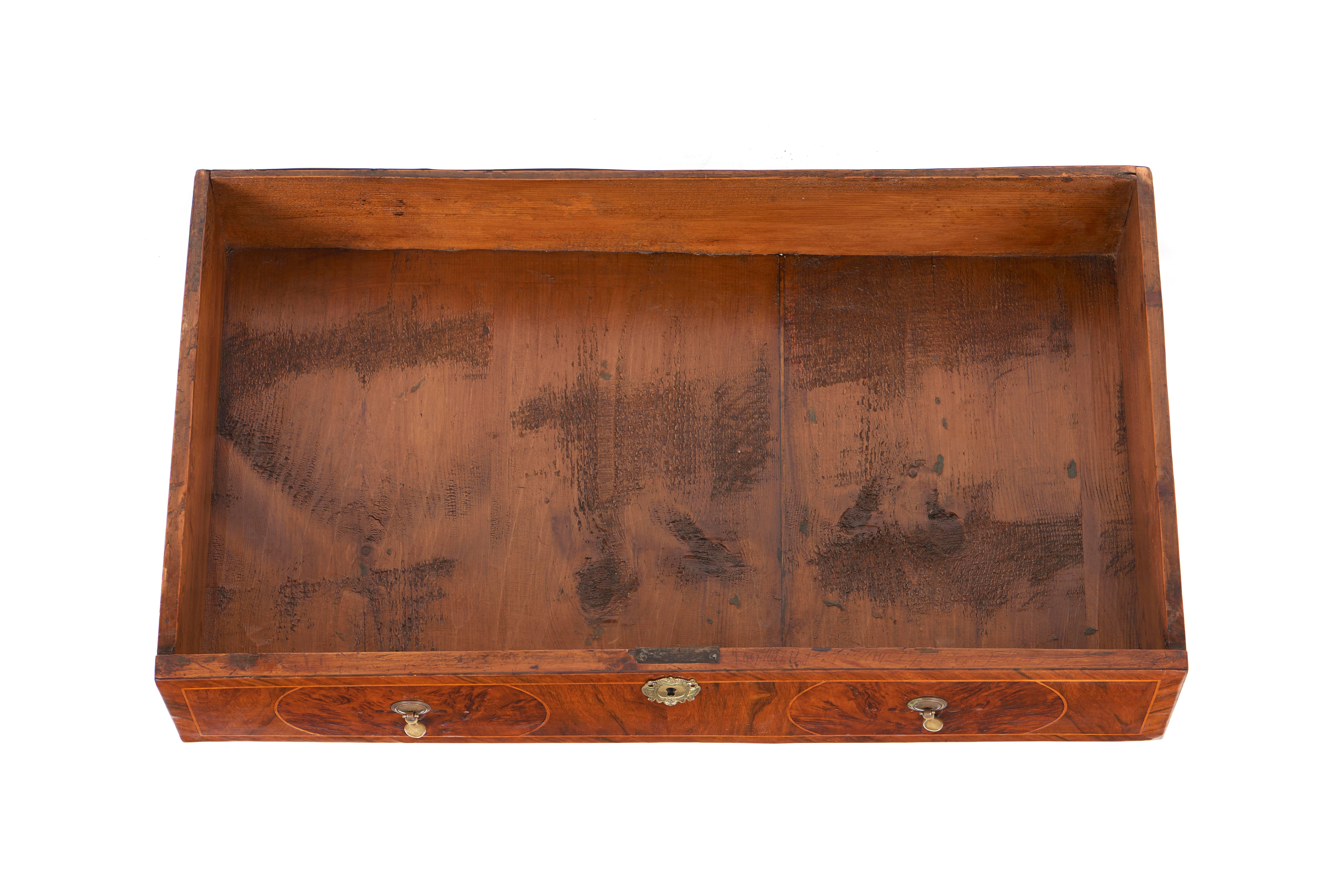 Queen Anne Chest of Drawers, Walnut and Yew English from 18th Century For Sale 2