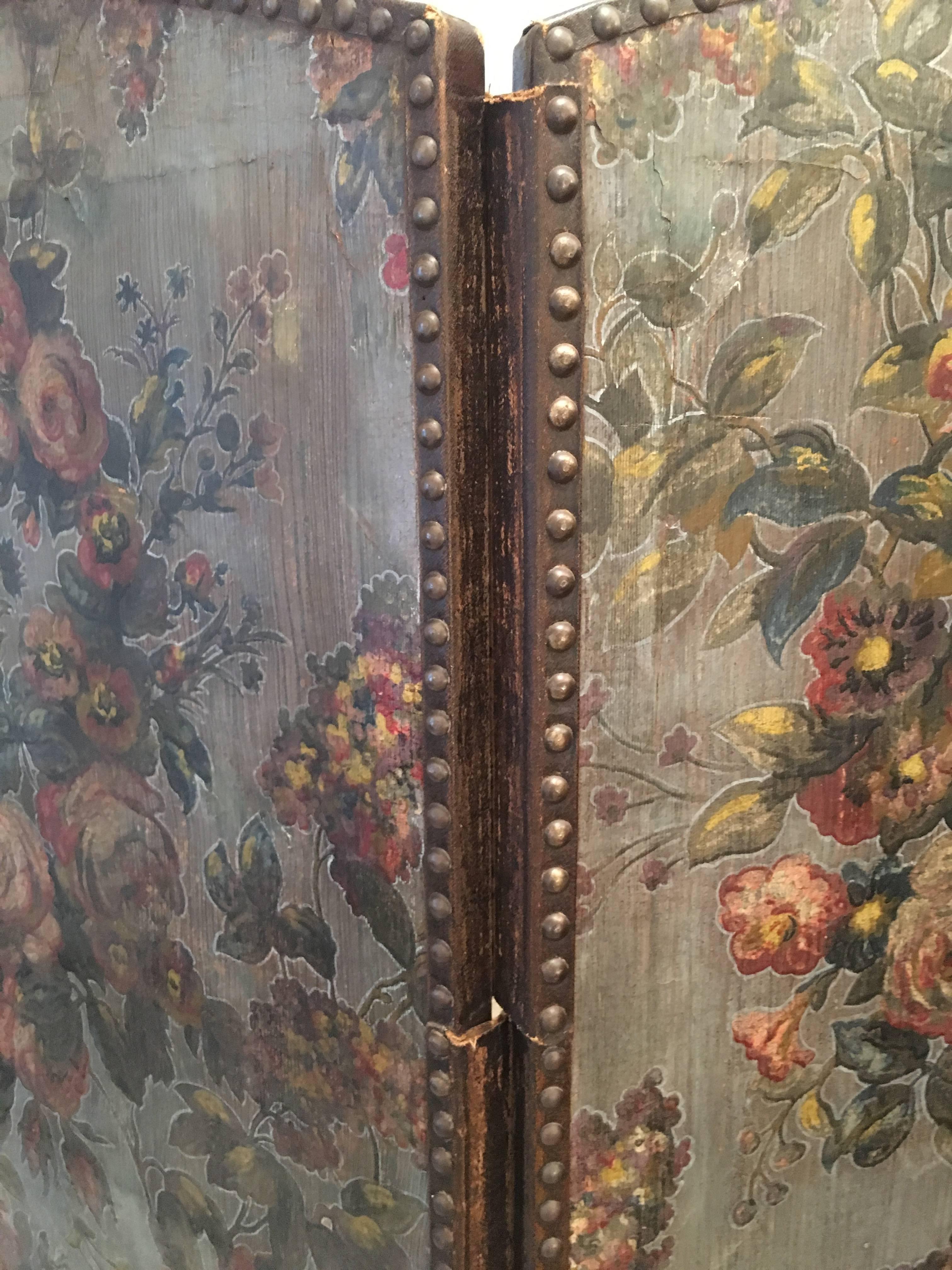 French Screen Paper on Leather from the 19th Century Decorated with Flowers In Good Condition For Sale In Lisbon, PT