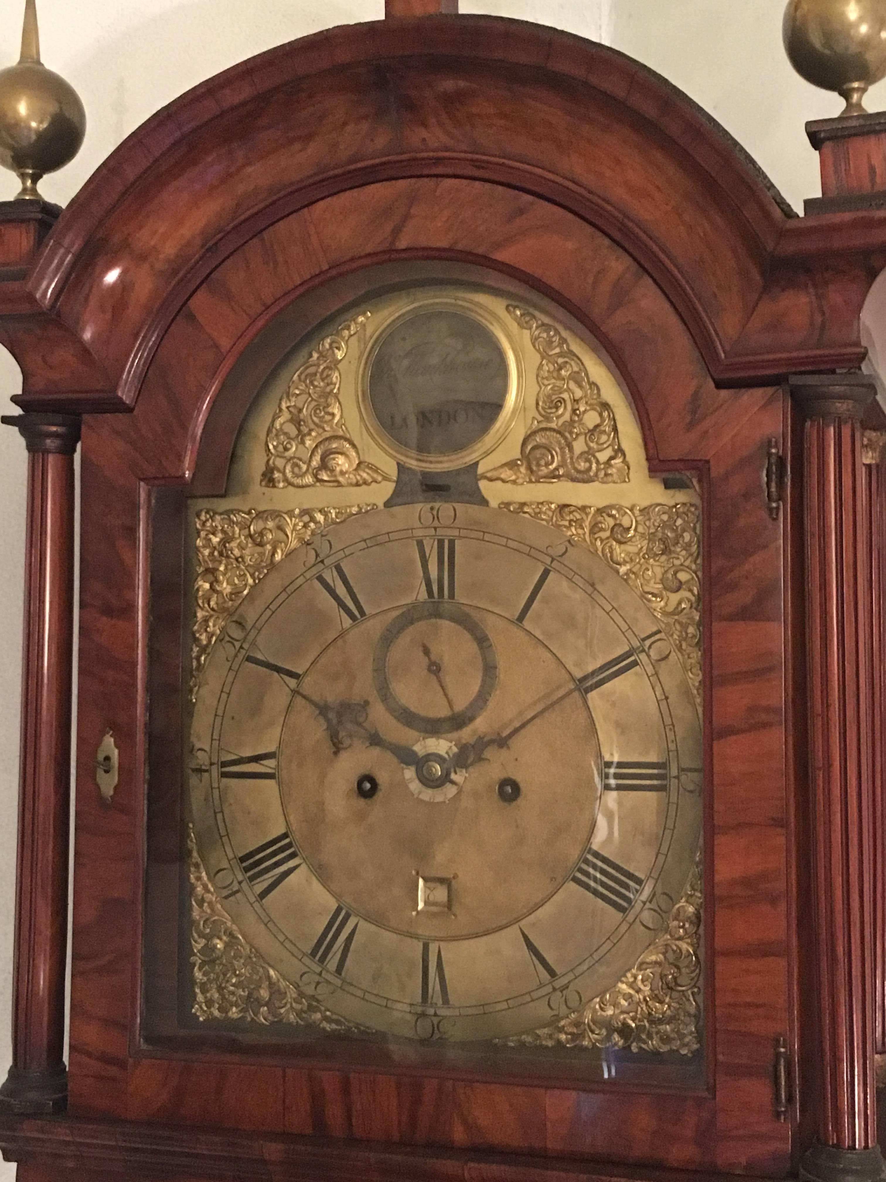 For sale on 1stdibs an English grandfather walnut clock from the 18th century by Monkhouse, London. Working on perfect conditions this long case clock has a honey coloured walnut and three gold metal finials that match the gold colored metal from