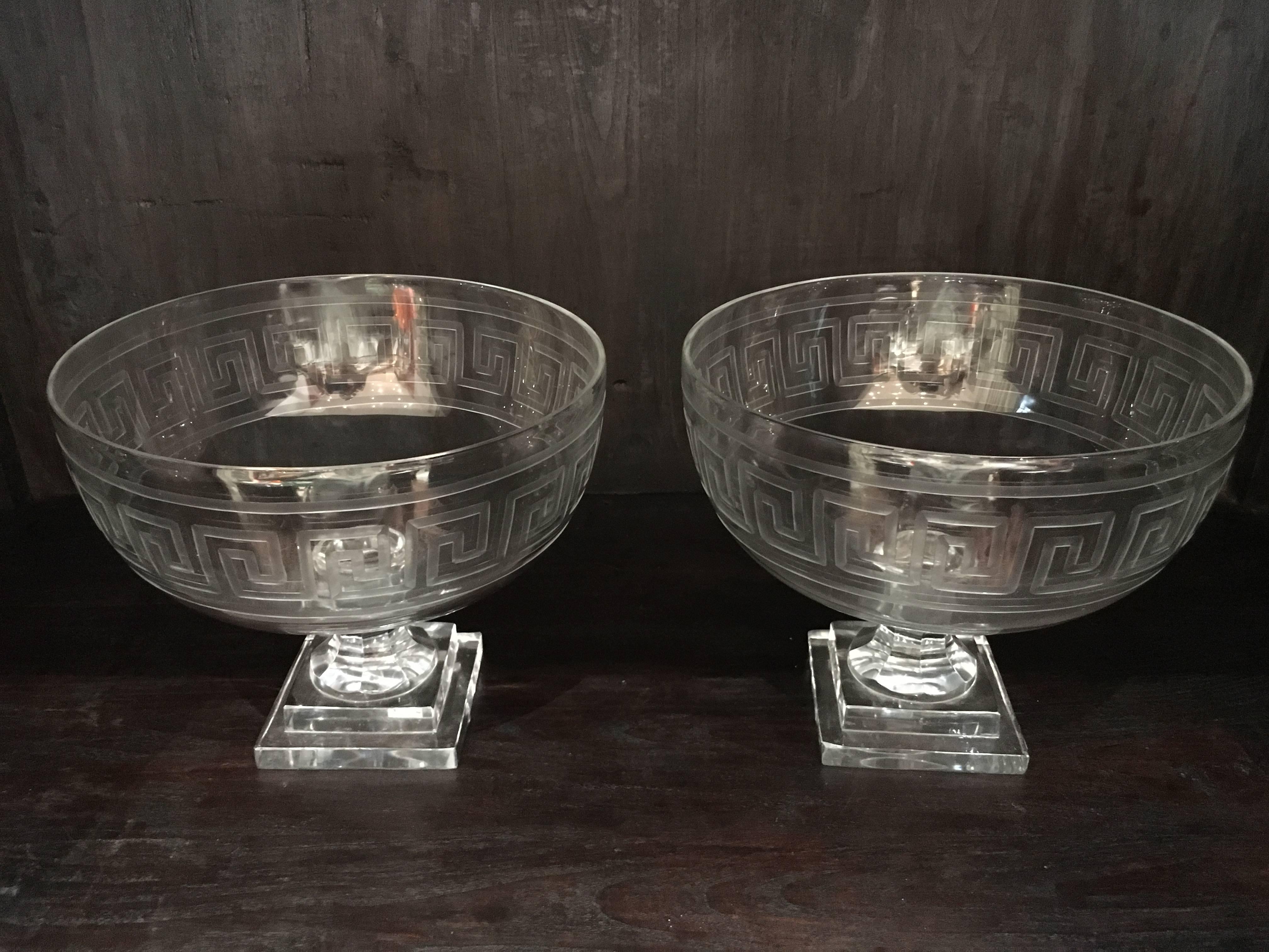 Pair of French Crystal Bowls with Pedestal Decorated with Neoclassical Motifs In Good Condition For Sale In Lisbon, PT