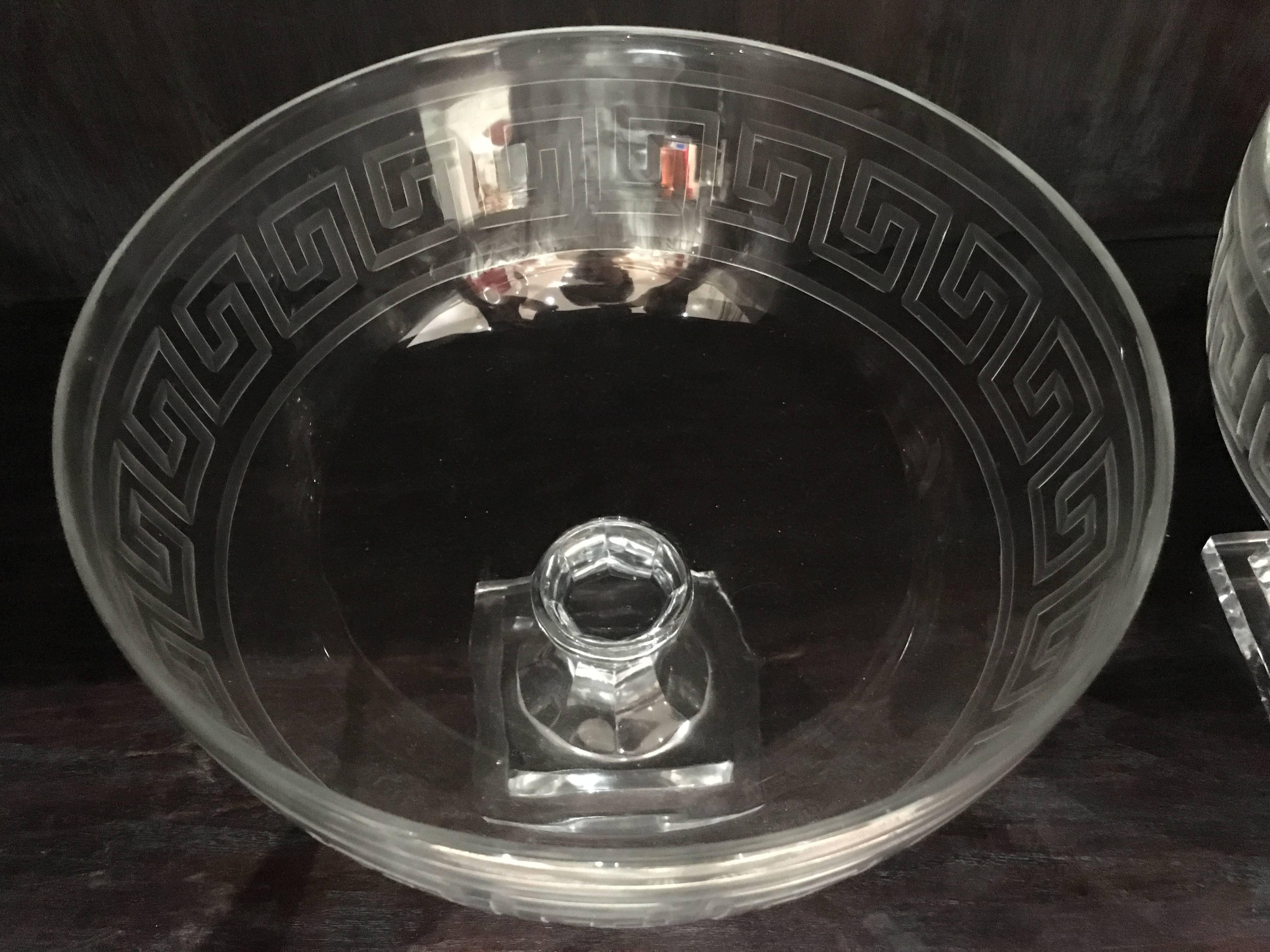 Pair of French Crystal Bowls with Pedestal Decorated with Neoclassical Motifs For Sale 1