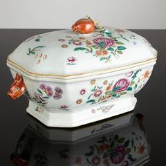 18th Century, Chinese Export Tureen, Cover and Matching Stand Qianlong Period