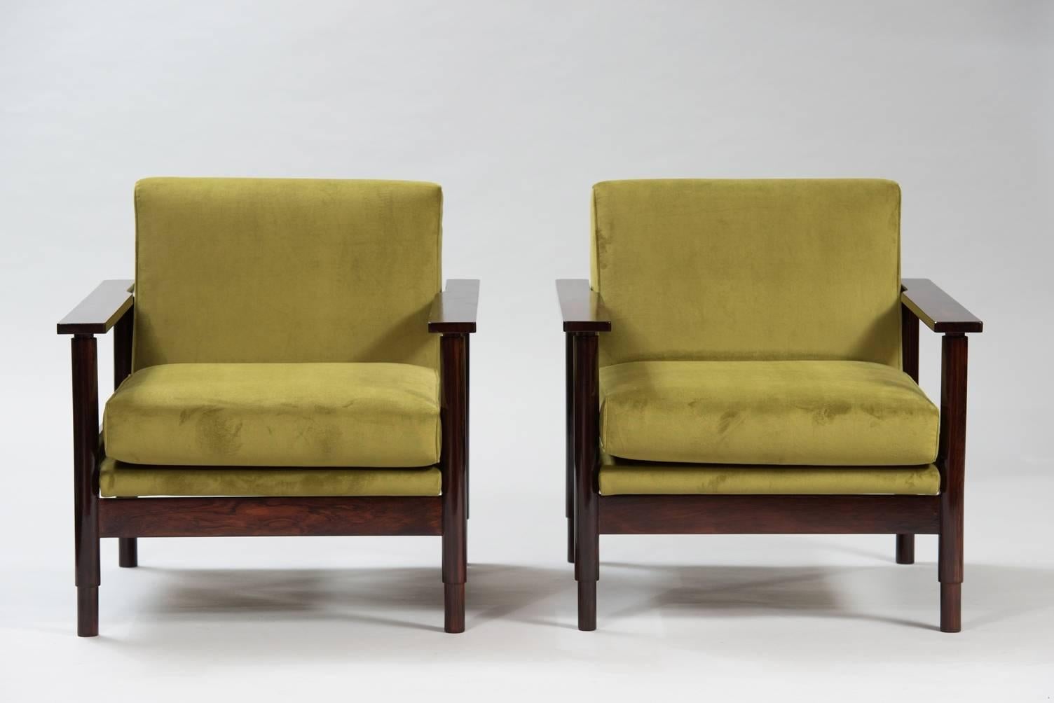 Pair of Italian Armchairs In Excellent Condition In Porto, PT