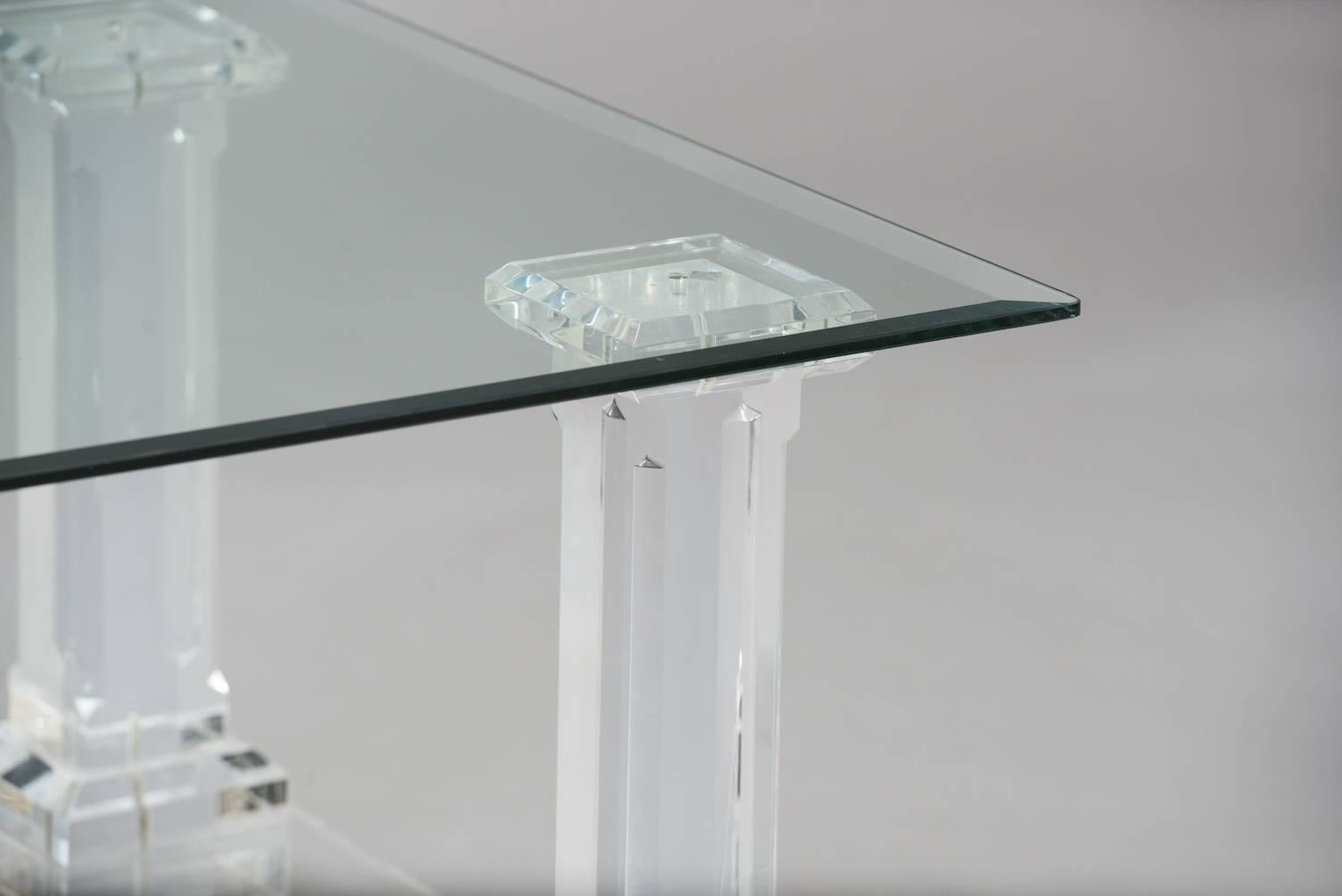 Italian lucite and glass Side Table In Good Condition For Sale In Porto, PT
