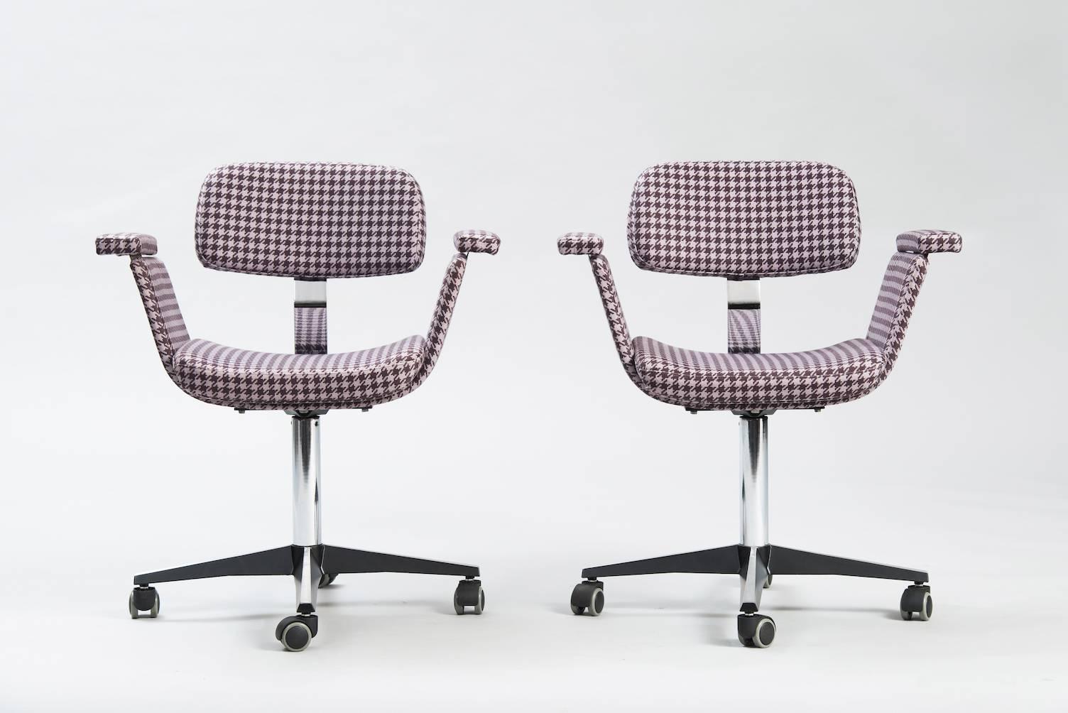 Pair of swivel desk chairs in chrome and aluminum, re-upholstered in a velvety fabric.
Can be sold separately.