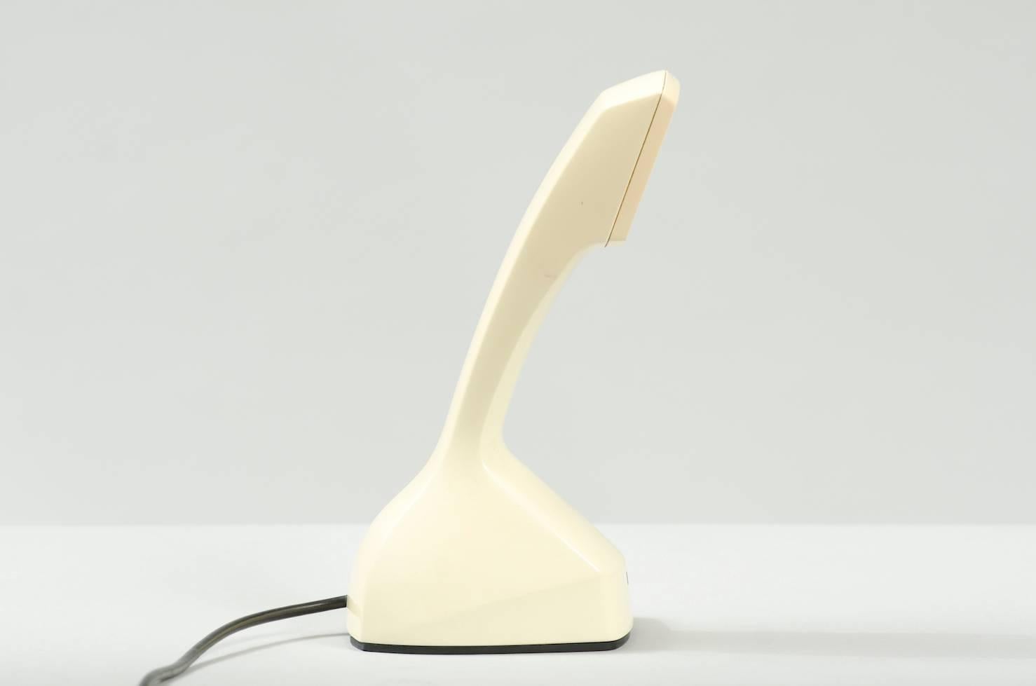 “Cobra” model ivory color phone.
Producer: Ericsson.