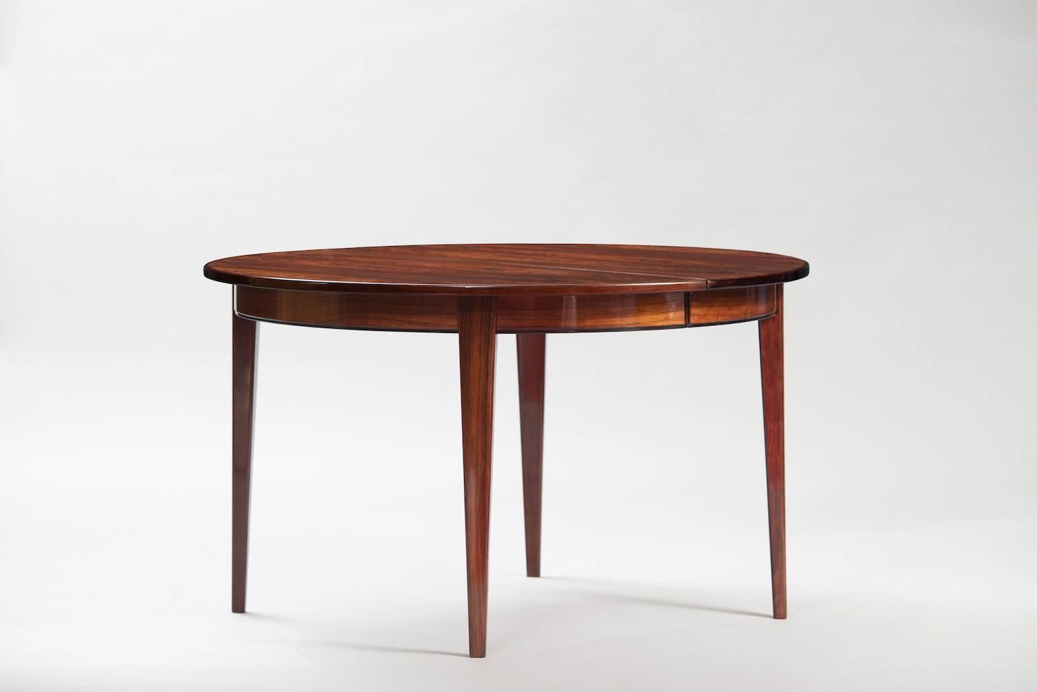 Rosewood extendable dining table, with three matching leaves, model 55.
Producer: Omann jun Mobelfabrik.