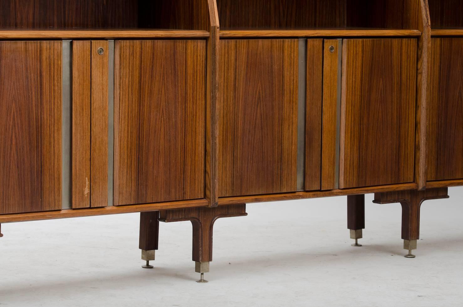 Mid-Century Modern Large mid-century modern Italian rosewood sideboard For Sale
