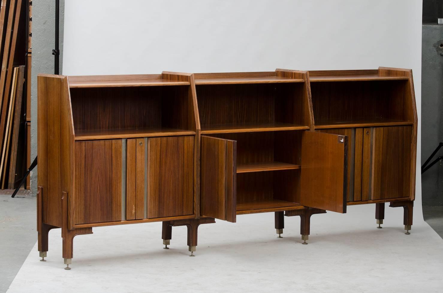 Long rosewood and stainless steel sideboard.
Price fully restored: 4400€
The price shown is in the original condition.
We have our own workshop and we can restore these items, including upholstery and all the piece might need.