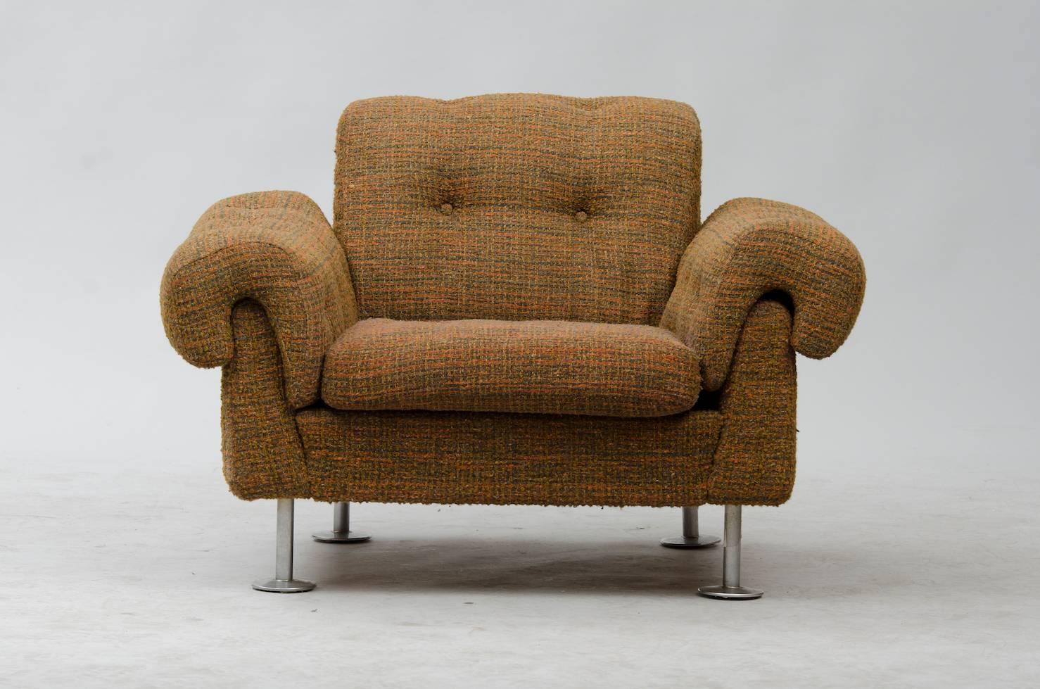 A fabric and brushed stainless steel, armchair.
We have a large stock of unrestored pieces and we decided to publish it, the price shown is in the original condition.
We have our own workshop and we can restore these items, including upholstery