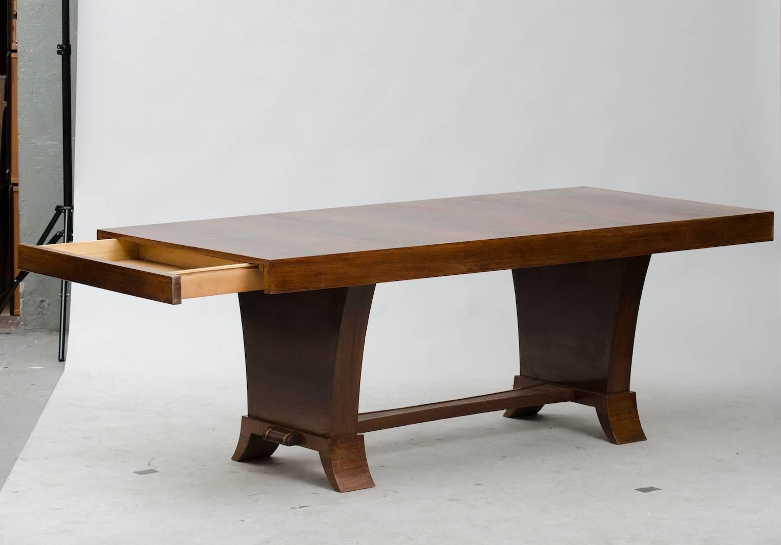 Art Deco rosewood extendable dining table, copper friezes on the legs.
Width: 200cm (closed), the extension leaves are not in rosewood veneer.
Price fully restored: 6000€
We have a large stock of unrestored pieces and we decided to publish it,