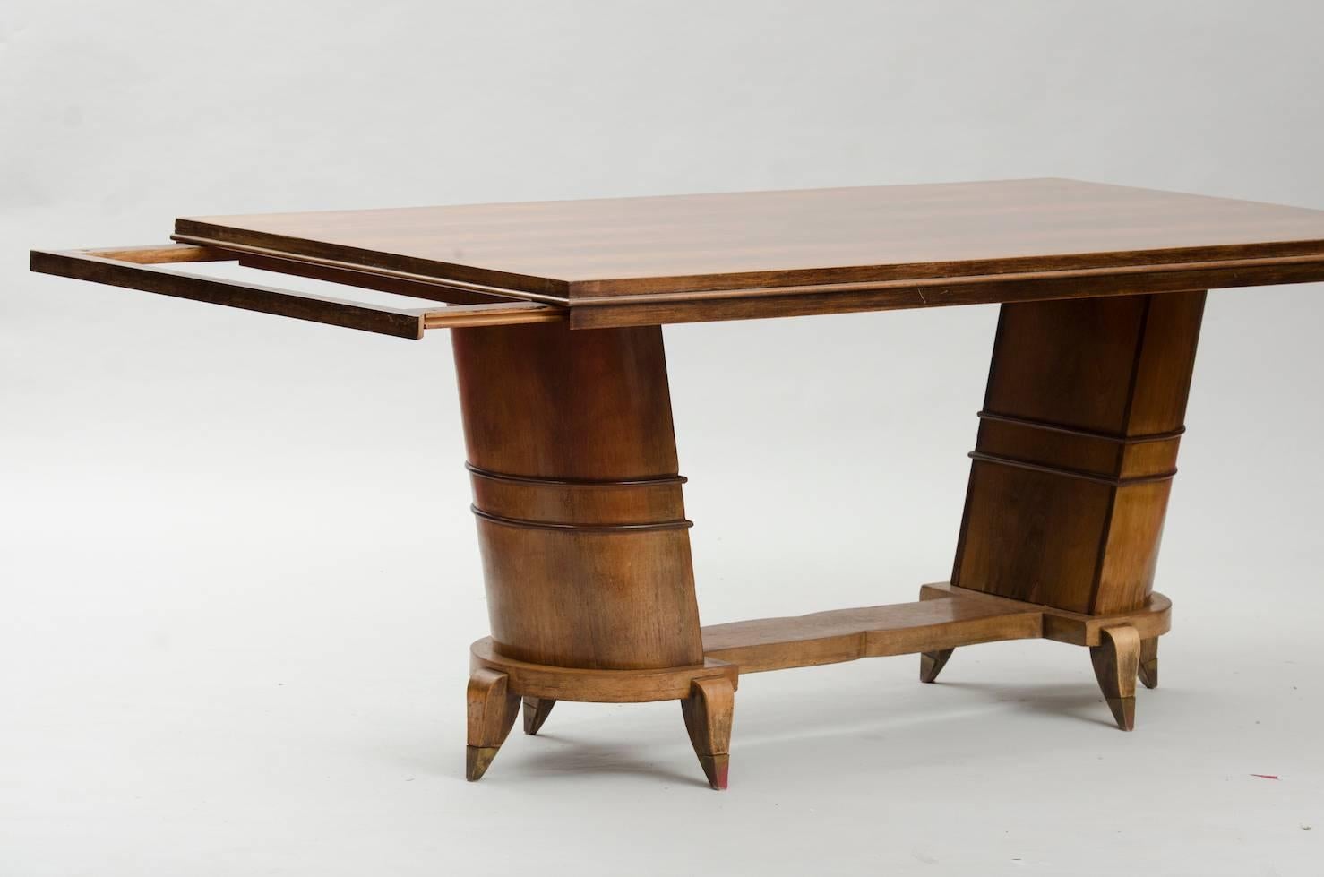 Rosewood and brass Art Deco extendable dining table.
Width: 175cm (closed), the extension leaves are not in rosewood veneer.
Price fully restored: 6000€
The price shown is in the original condition.
We have our own workshop and we can restore