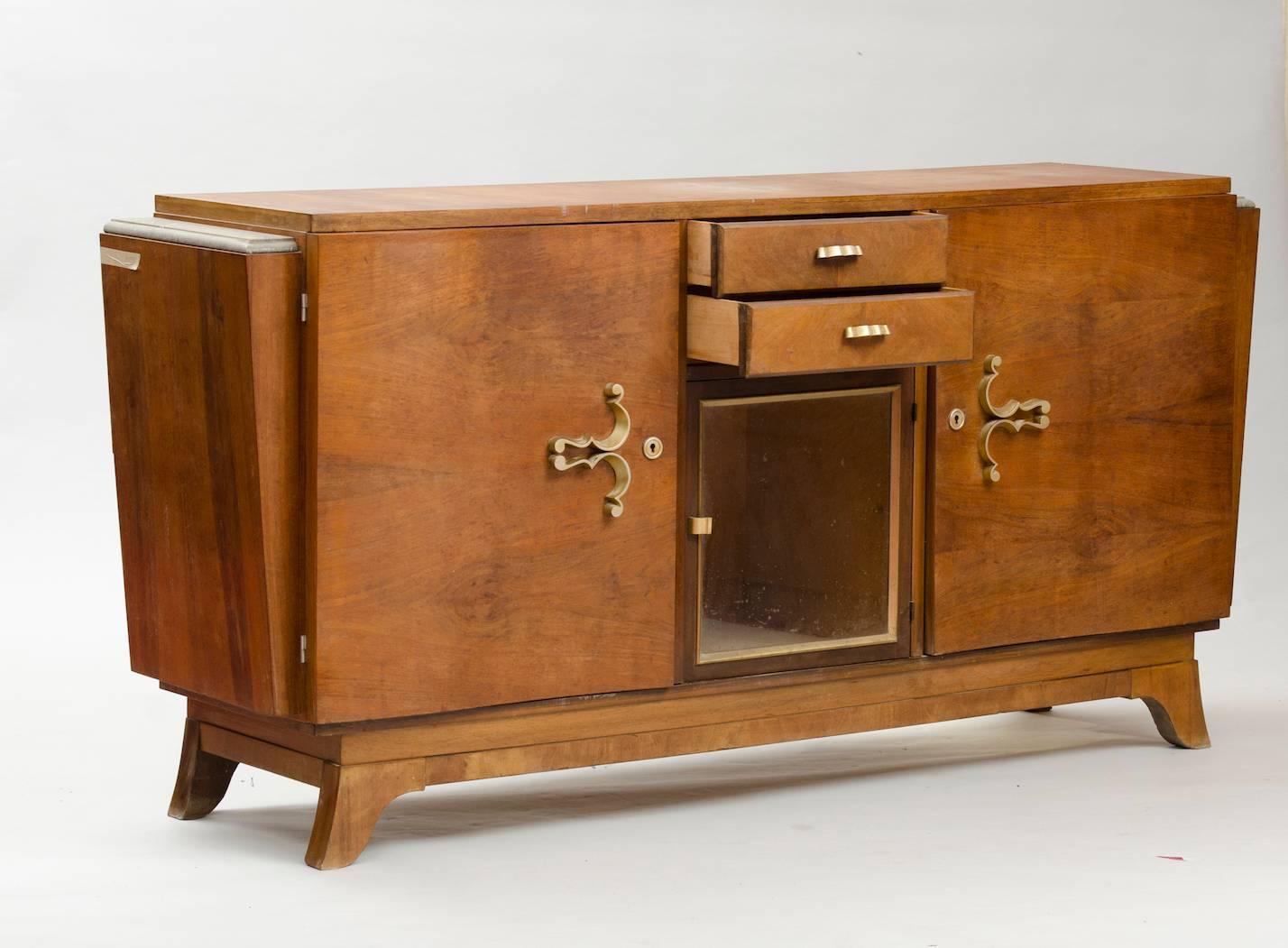 Walnut Art Deco sideboard, with central vitrine and brass hardware.
Price fully restored: 3750€
The price shown is in the original condition.
We have our own workshop and we can restore these items, including upholstery and all the piece might