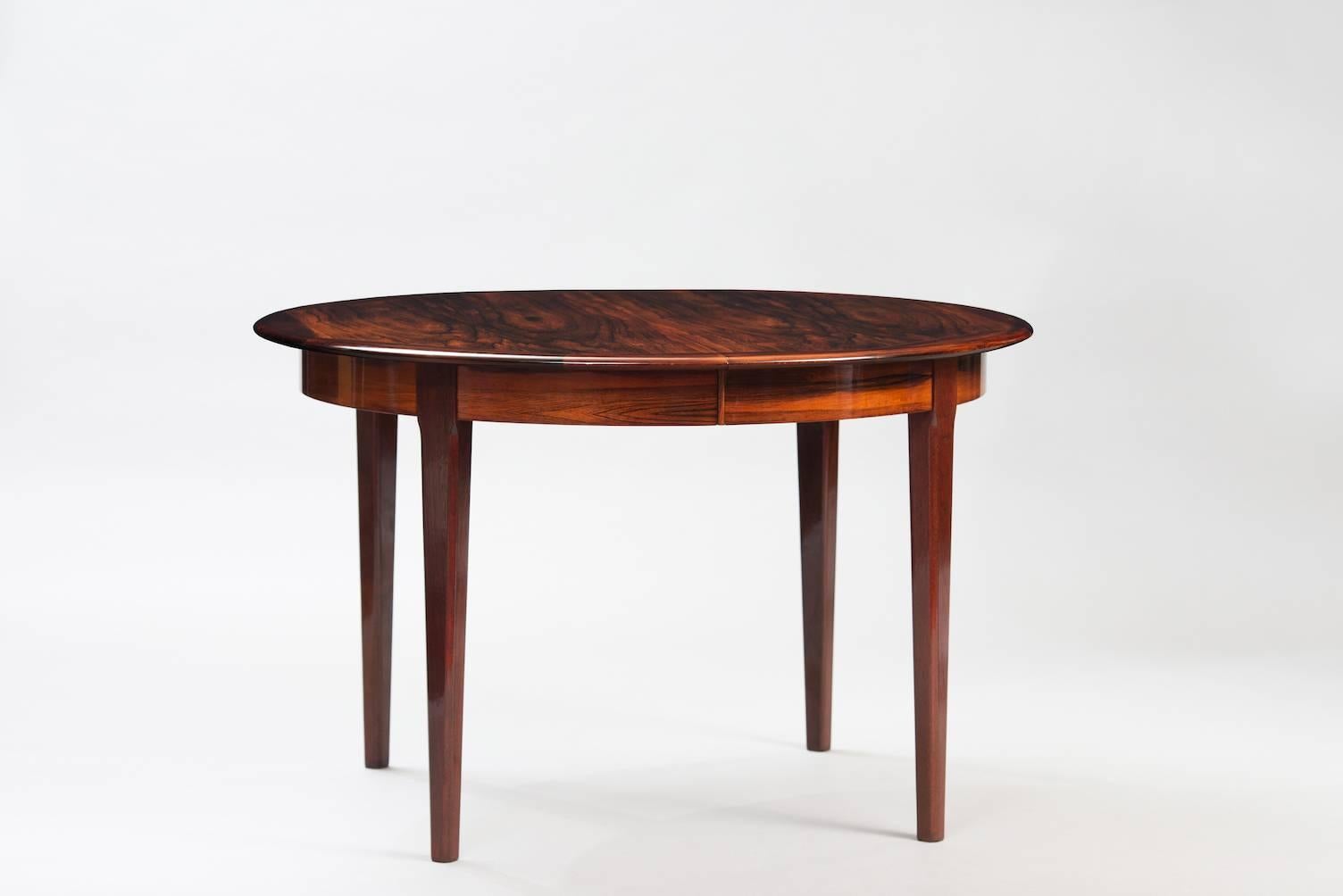 Extendable rosewood round dining table.