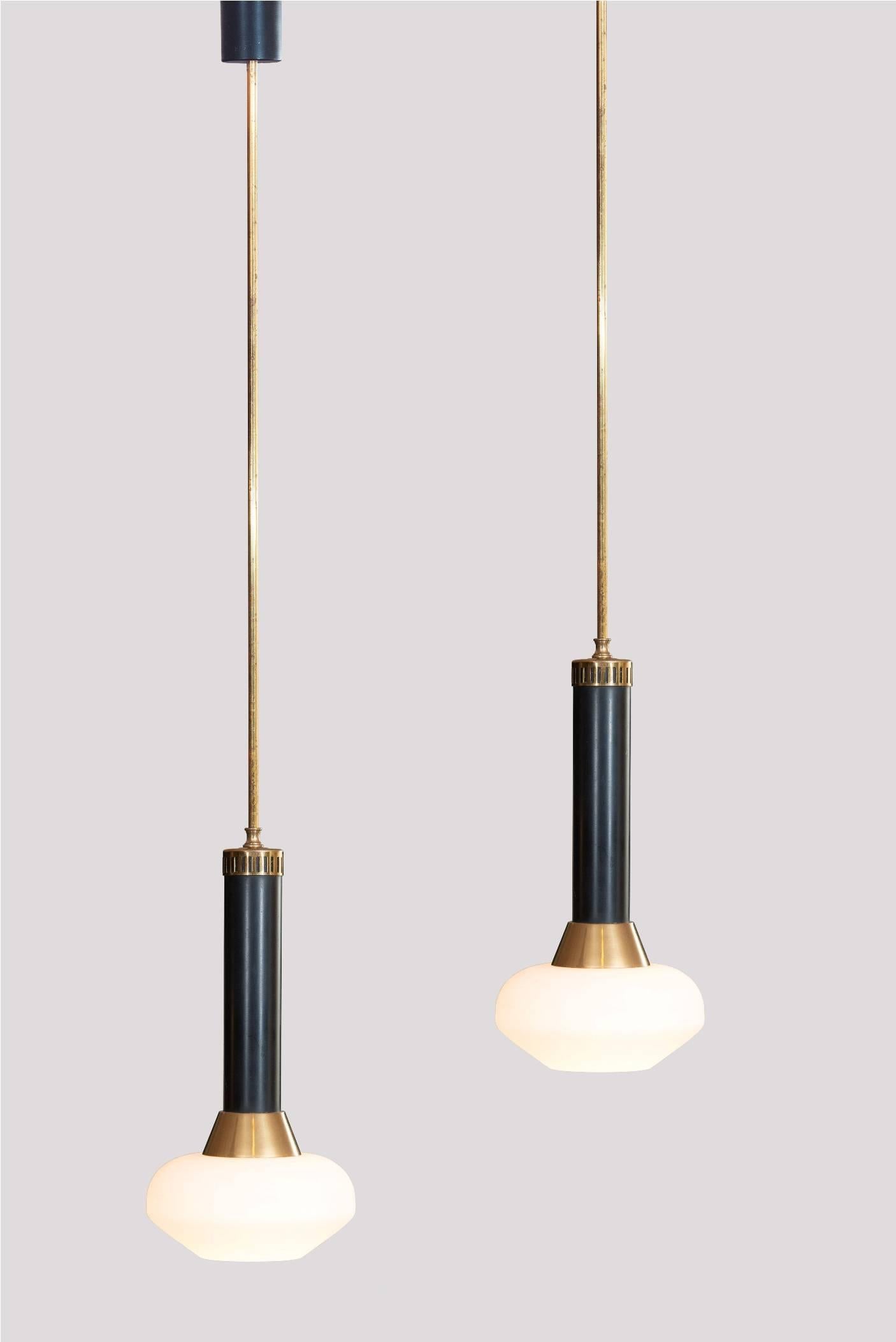 A pair of opaline glass, painted metal and brass pendants.
Total height: 105 cm one and 120 cm the other, can be adjusted in height for shorter.