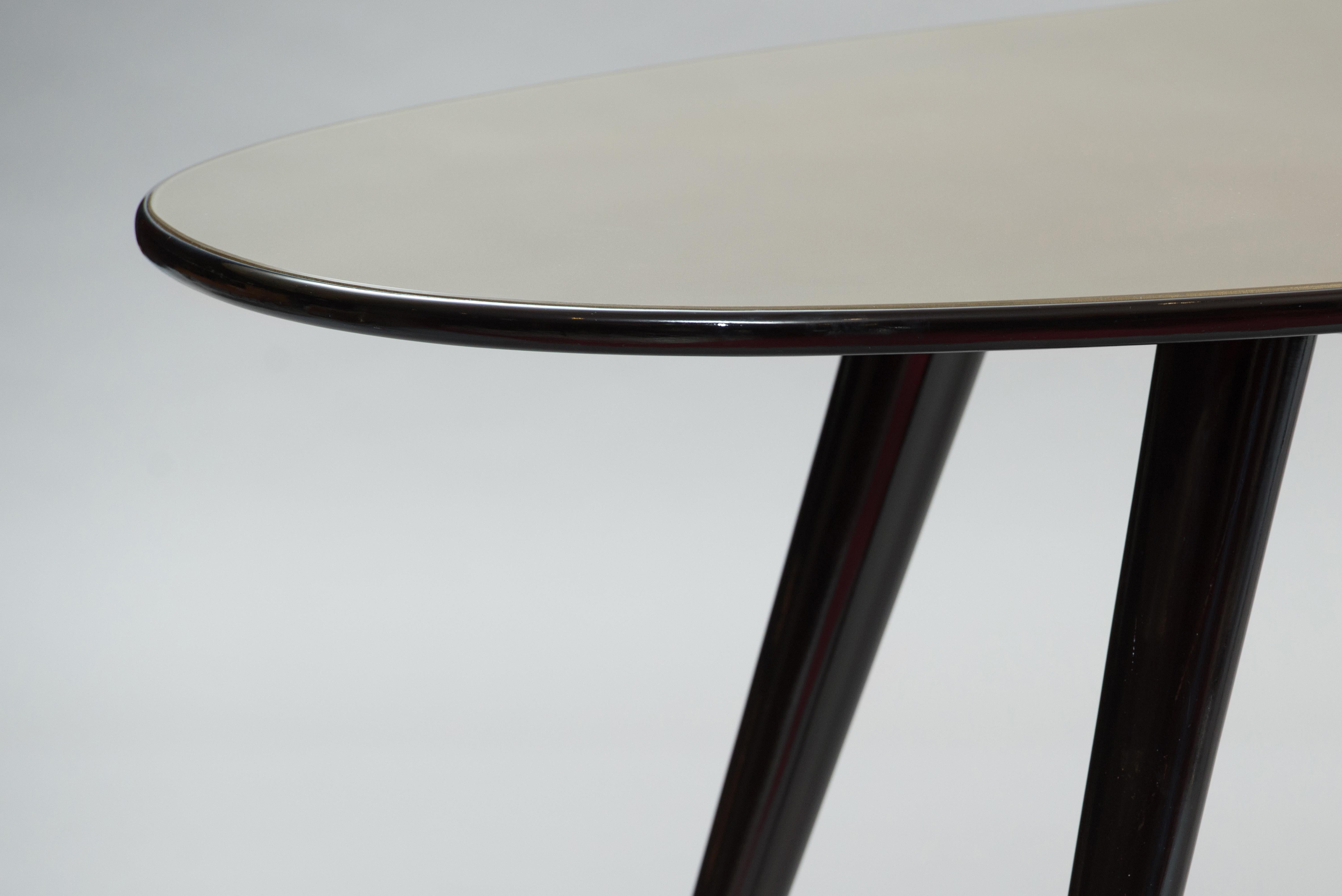 Lacquered Italian mid-century modern Dining Table