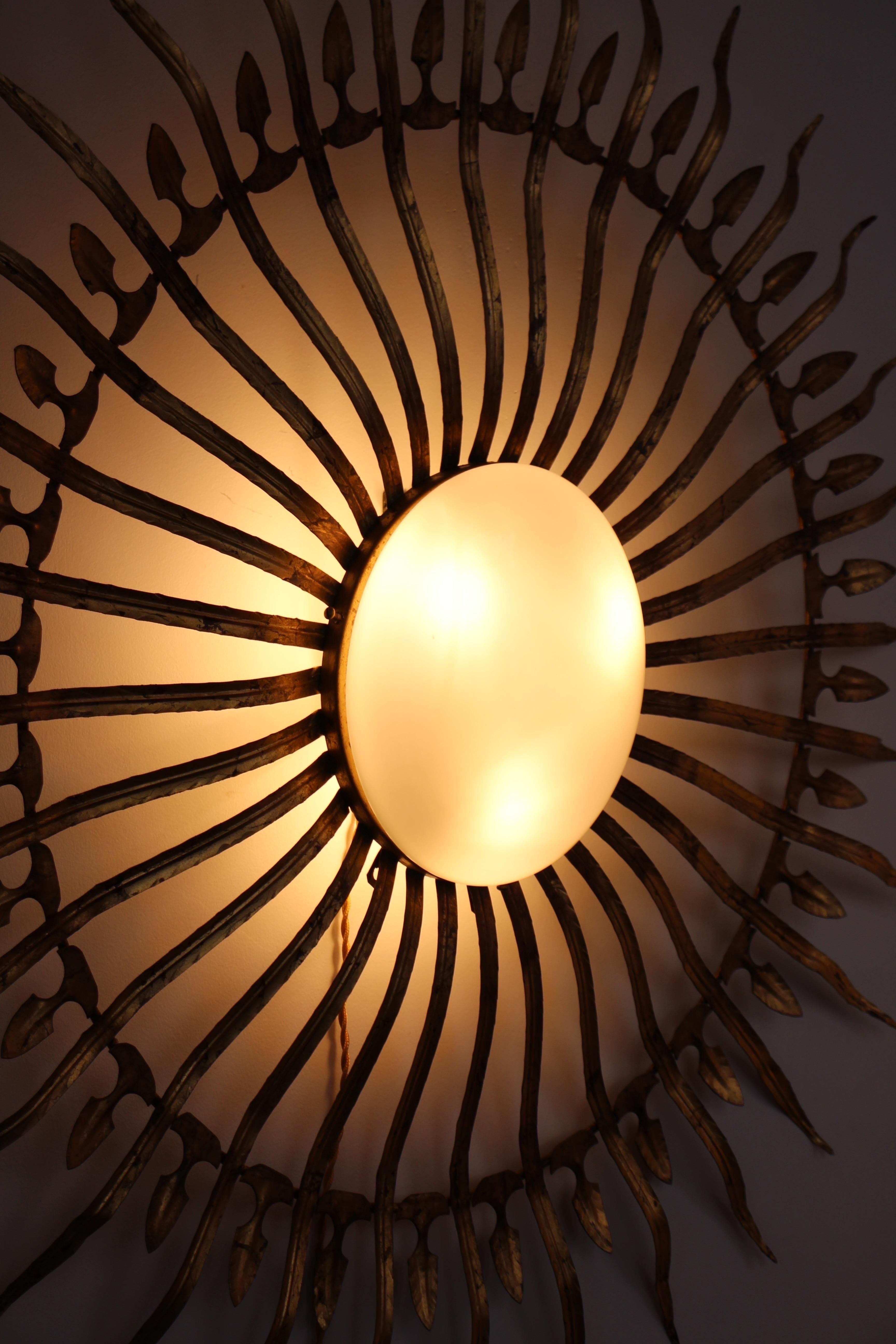 Vintage Gilt Metal and Opaline Sunburst Wall Sconce, France, 1960 For Sale 5