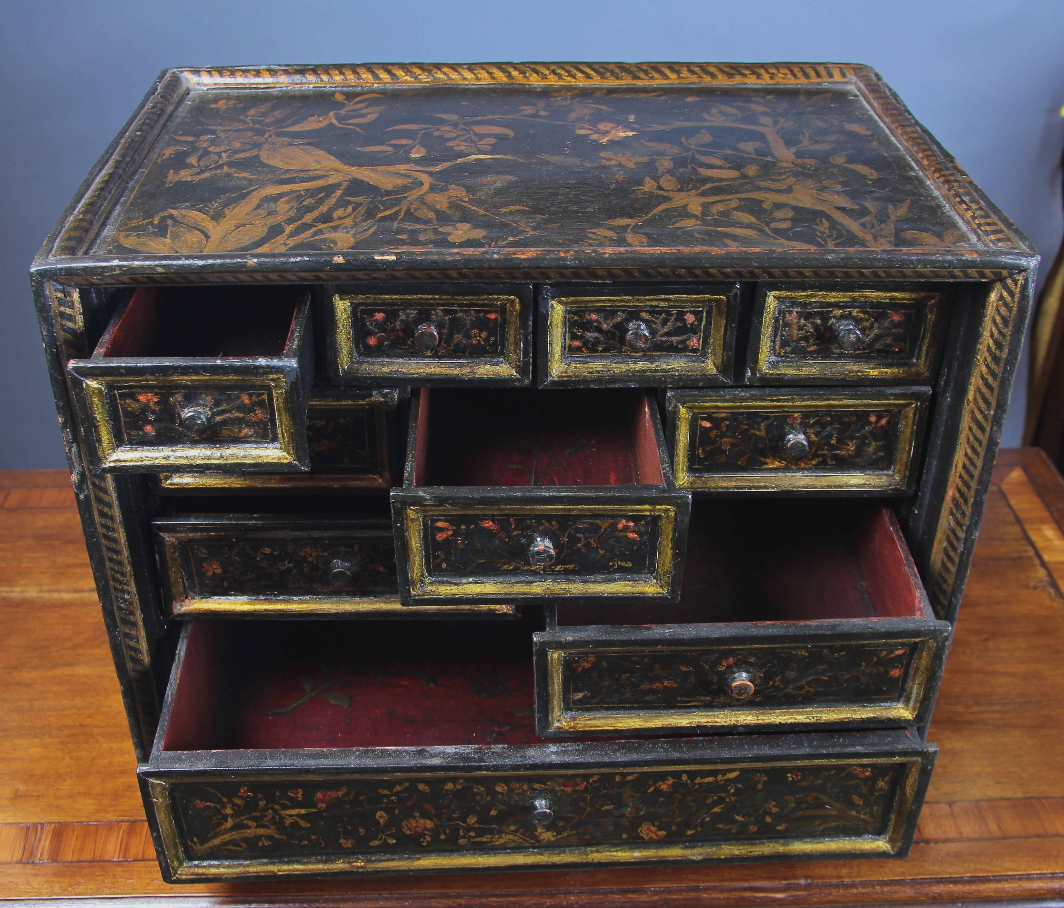 16th-17th Century Portuguese Commissioned Oriental Lacquered Table Cabinet For Sale 2
