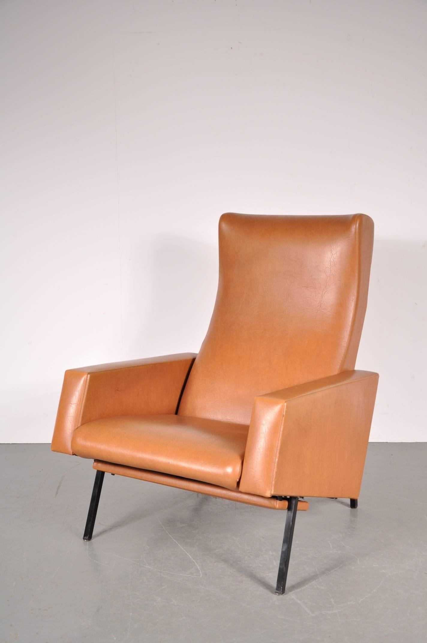 Beautiful easy chair by Pierre Guariche, model 