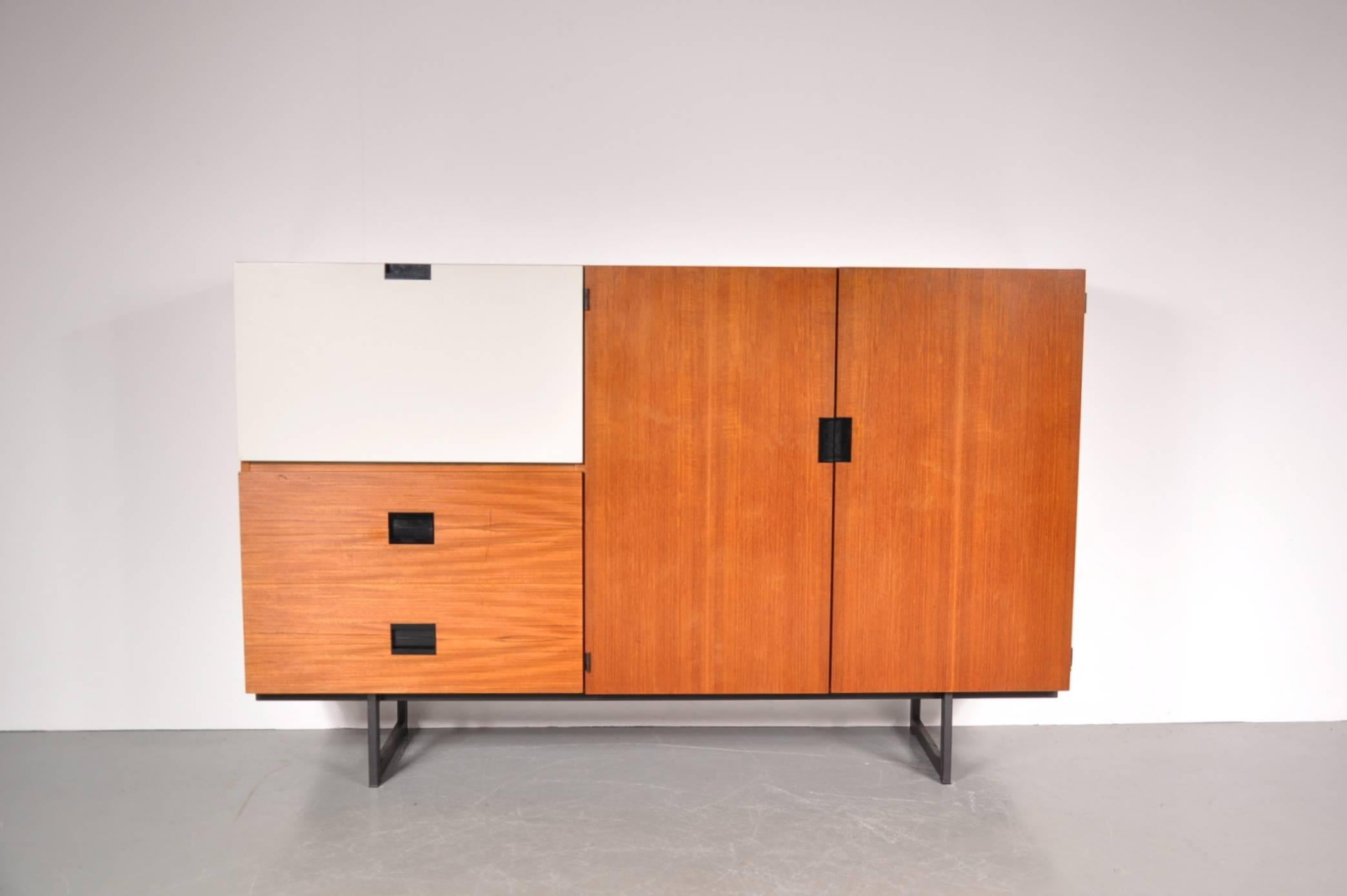 Beautiful Dutch design cabinet from the highly wanted Japanese Series designed by Cees Braakman, manufactured by Pastoe in the Netherlands, circa 1960.

This stunning cabinet is made of the highest quality teak on a black metal base. It has two