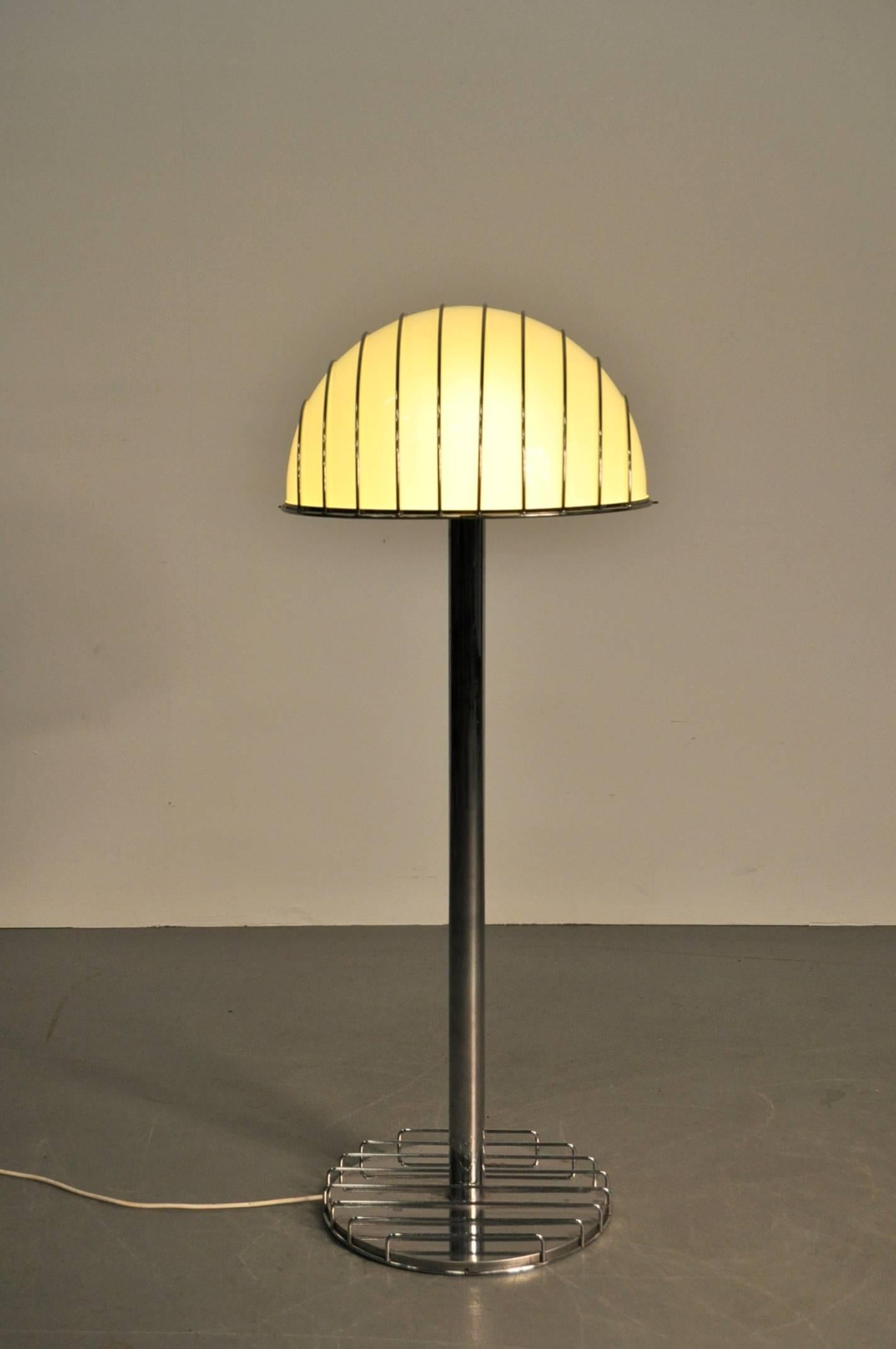 Beautiful floor lamp designed by Adalberto Dal Lago, manufactured by Esperia in Italy around 1960.

This eye-catching piece is made of high quality chrome metal with a plexiglass shade. The shade has metal bars around it, giving it a unique