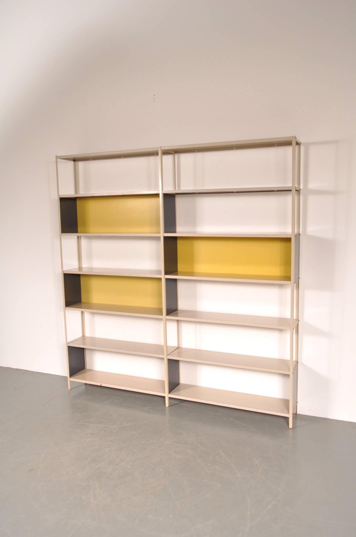 Stunning rare metal bookcase/ cabinet by Friso Kramer for De Bijenkorf, manufactured by Asmeta in the Netherlands in 1953.

This beautiful piece was designed by Kramer in commission for Martin Visser, meant as a shelving unit designed in the style