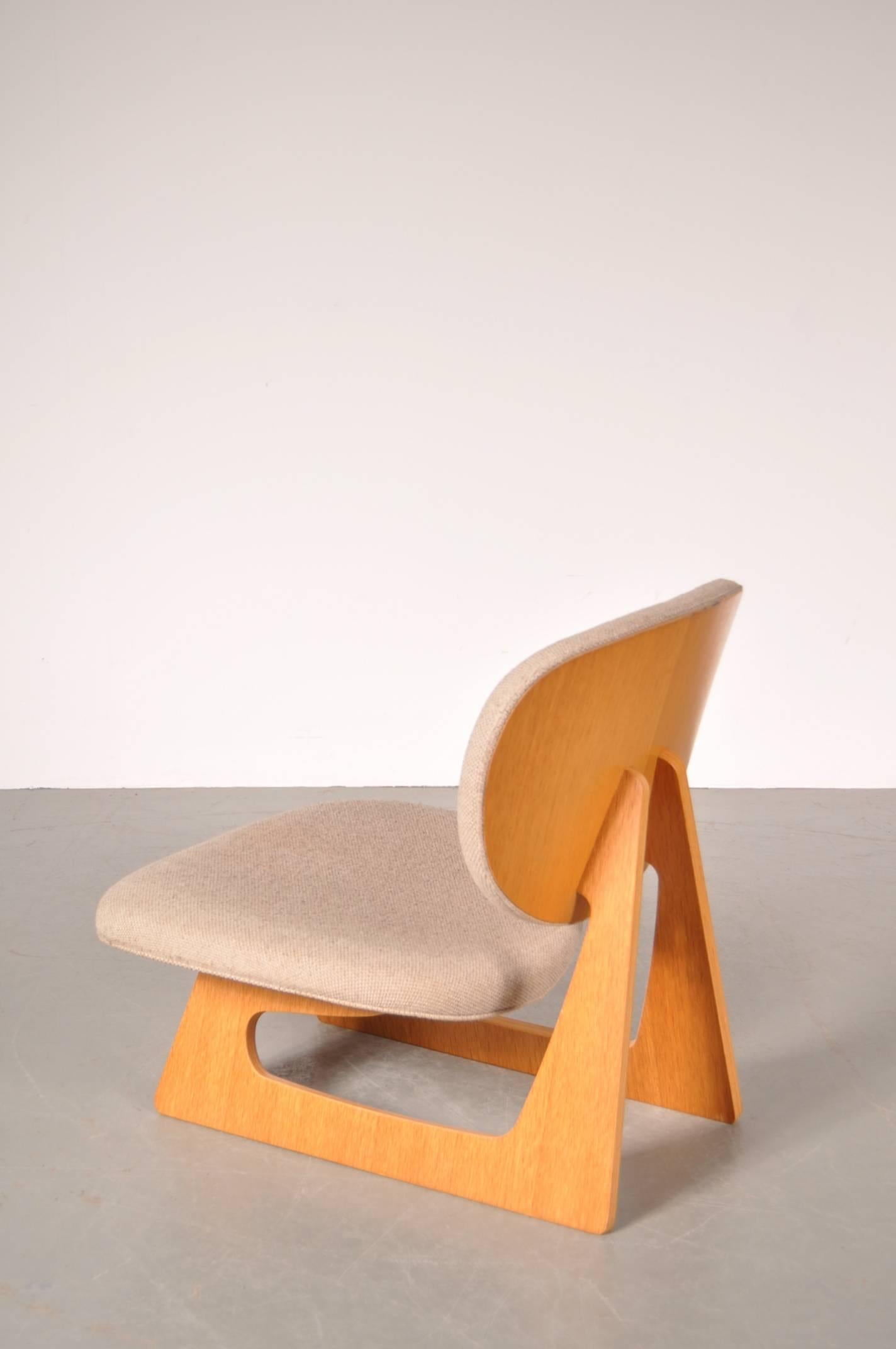 Eye-catching Teiza chair designed by Daisaku Choh, manufactured by Tendo in Japan in 1960.

This chair was designed for the Japanese exhibition booth at the 12th Milano Triennale in 1960. It is the most representative chair of Choh’s design. At