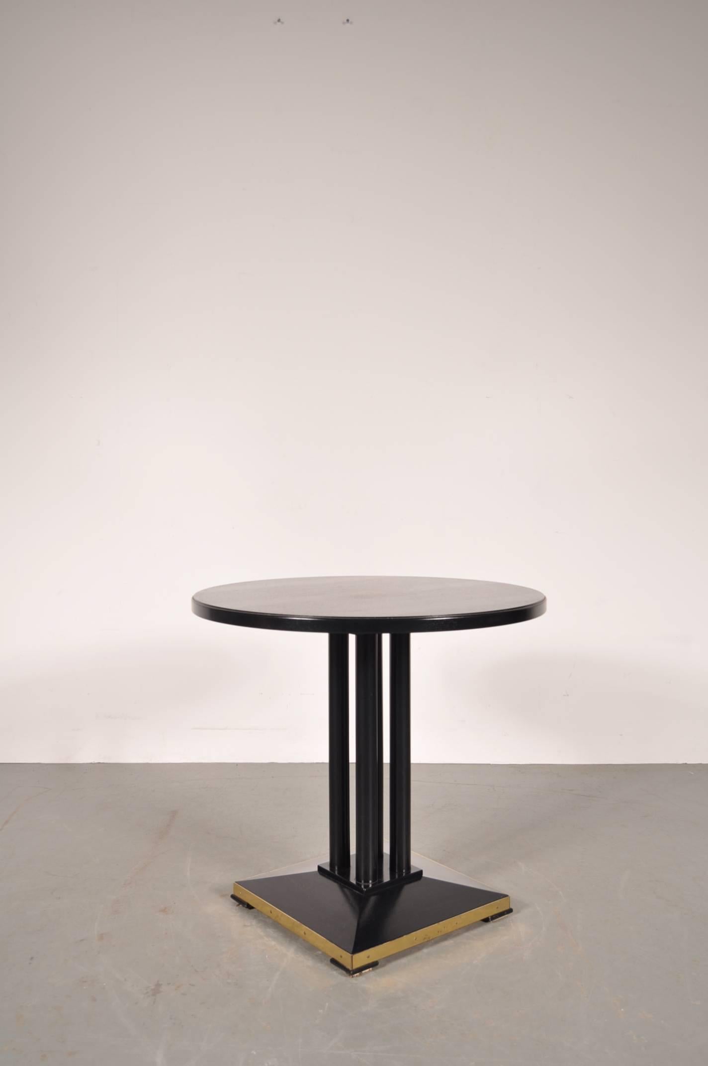 Beautiful side table manufactured by Thonet in France, circa 1980.

This luxurious piece was designed in the 1930s by the Thonet studio. This table is a rare 1980s production. The beautiful round wooden top is held by four wooden pillars. The