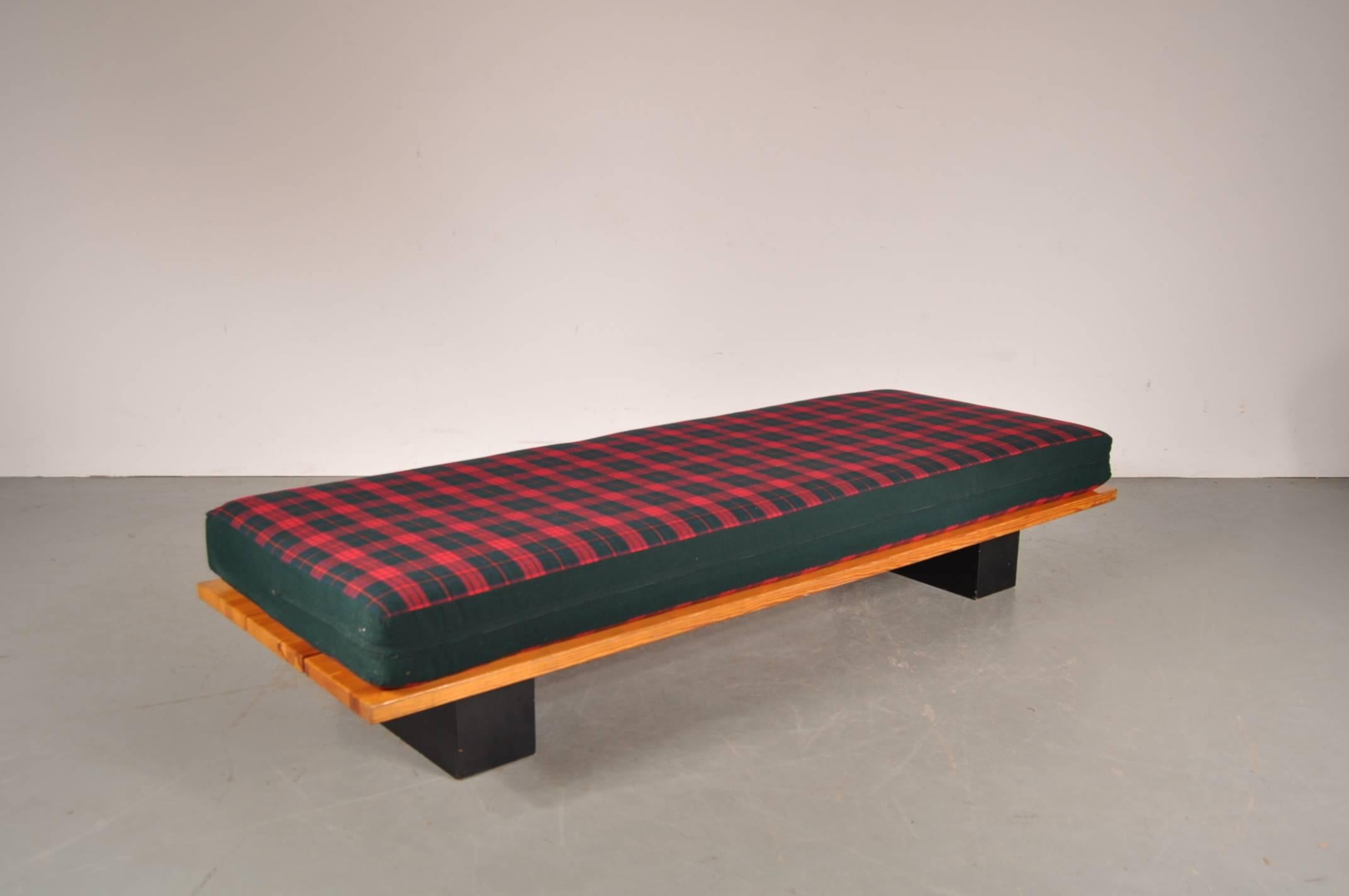 Unique wooden daybed or coffee table, manufactured by Laukaan Puu, Finland, circa 1950.

It has a two-toned base: The seat or top is made of beautiful pine wood and the legs are made of black lacquered wood. On it's own it can be used as a coffee