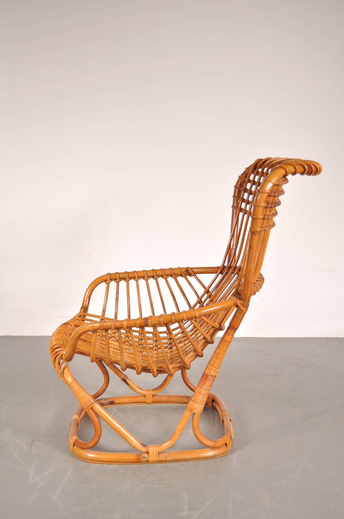 Stunning rattan lounge chair designed by Tito Agnoli, manufactured in Italy in the 1960's.

This eye-catching piece is completely made of the highest quality rattan, beautifuly crafted together with an amazing eye for detail. It has a high back