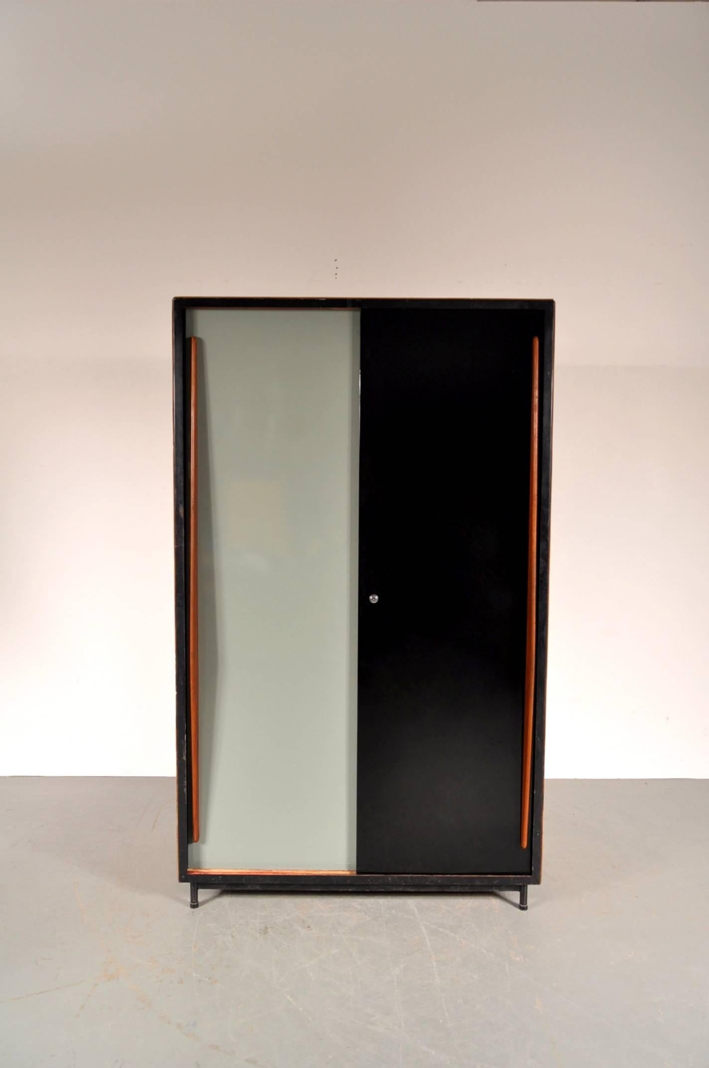 Amazing cabinet designed by Willy Van Der Meeren, manufactured by Tubax in Belgium in 1952.

This cabinet is made of beautiful quality wood on a black metal structure. The real eye-catchers are the black and white metal sliding doors and the organic
