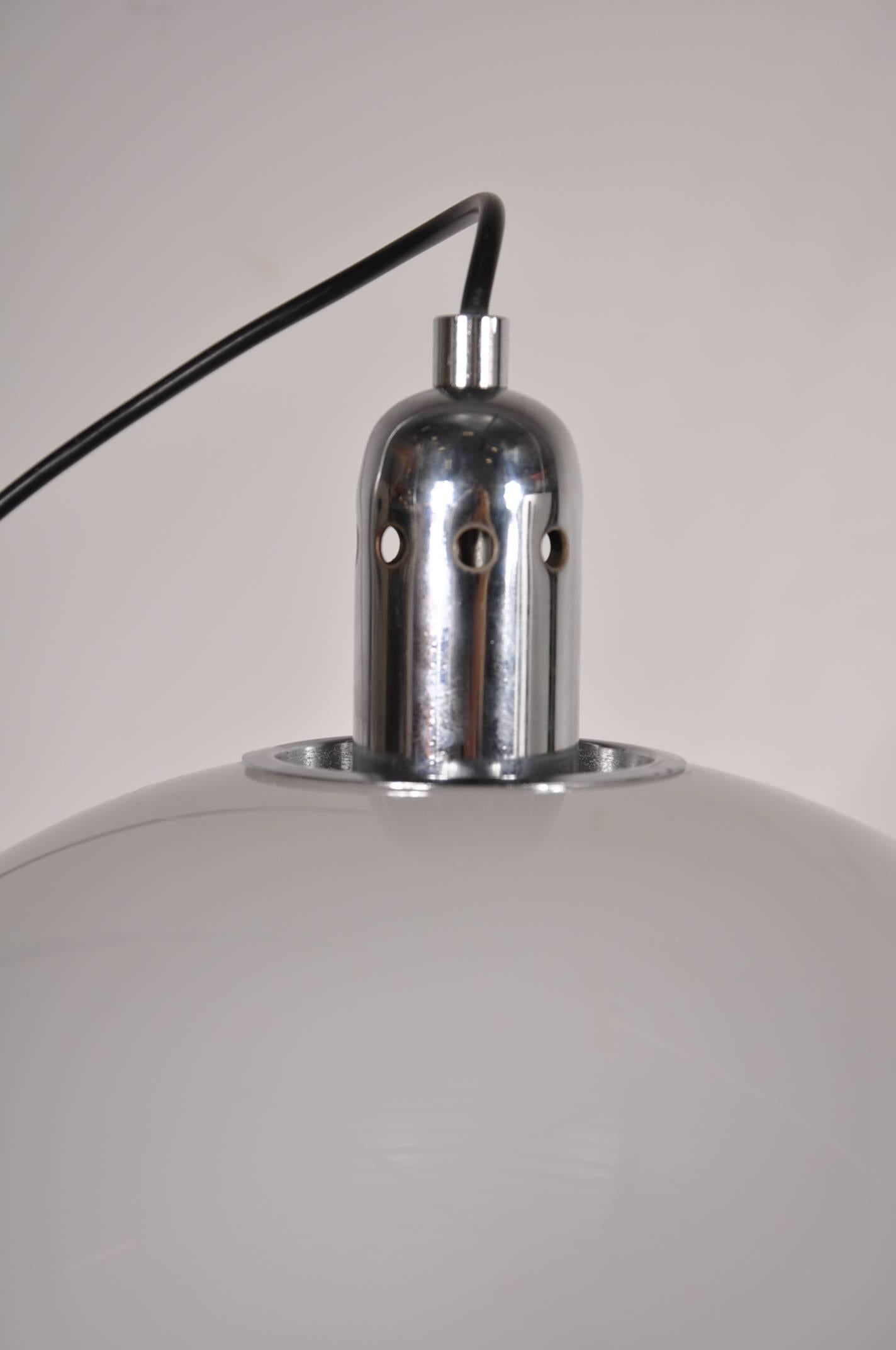 Eye-catching floor lamp model 