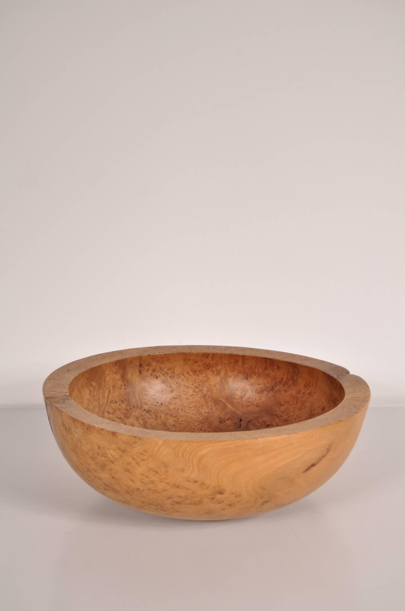 Signed Wooden Bowl by Anthony Bryant, circa 2000 In Good Condition In Amsterdam, NL
