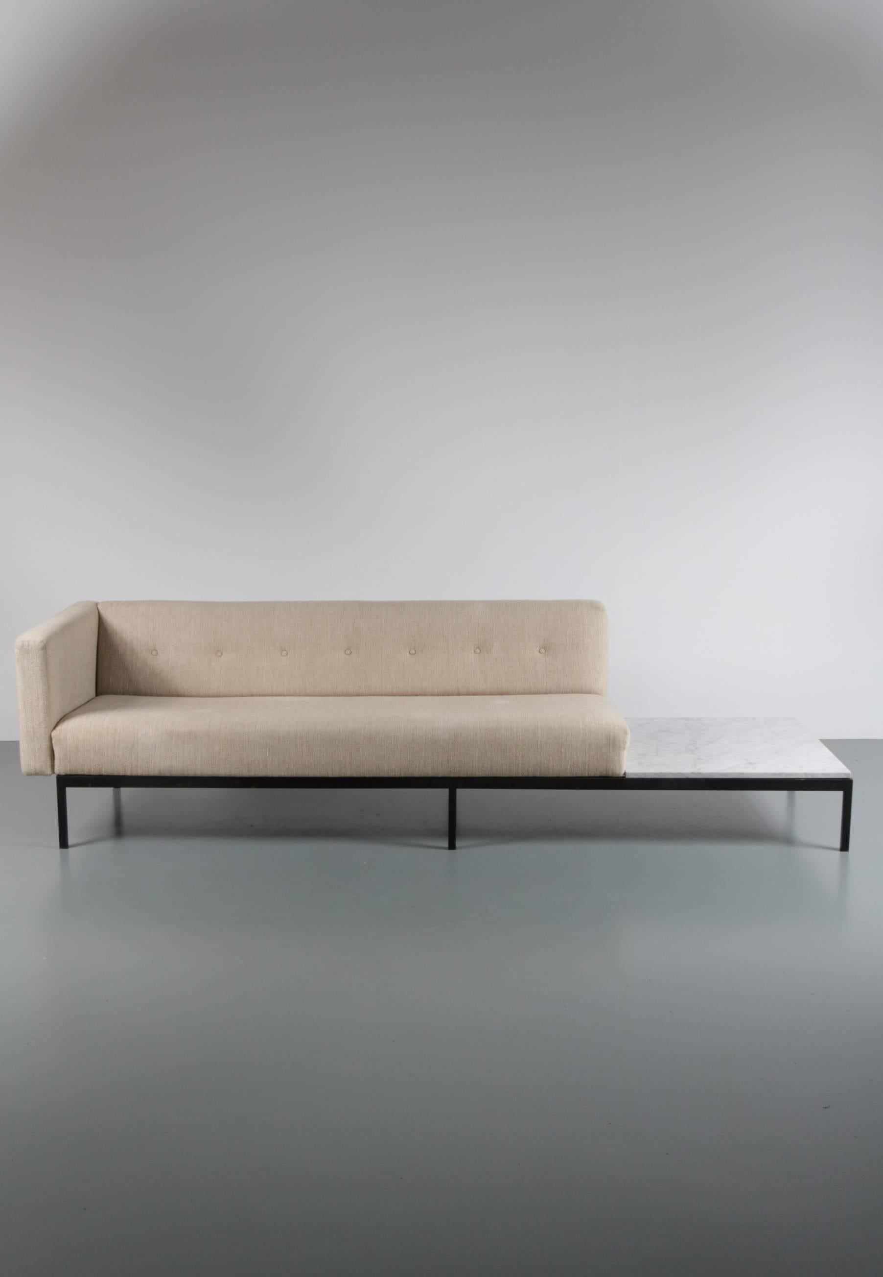 Amazing sofa with integrated coffee table designed by Kho Liang Ie, manufactured by Artifort in the Netherlands, circa 1960.

This eye-catching piece has a high quality square black metal base. The sofa part has a beautiful cream / beige colored
