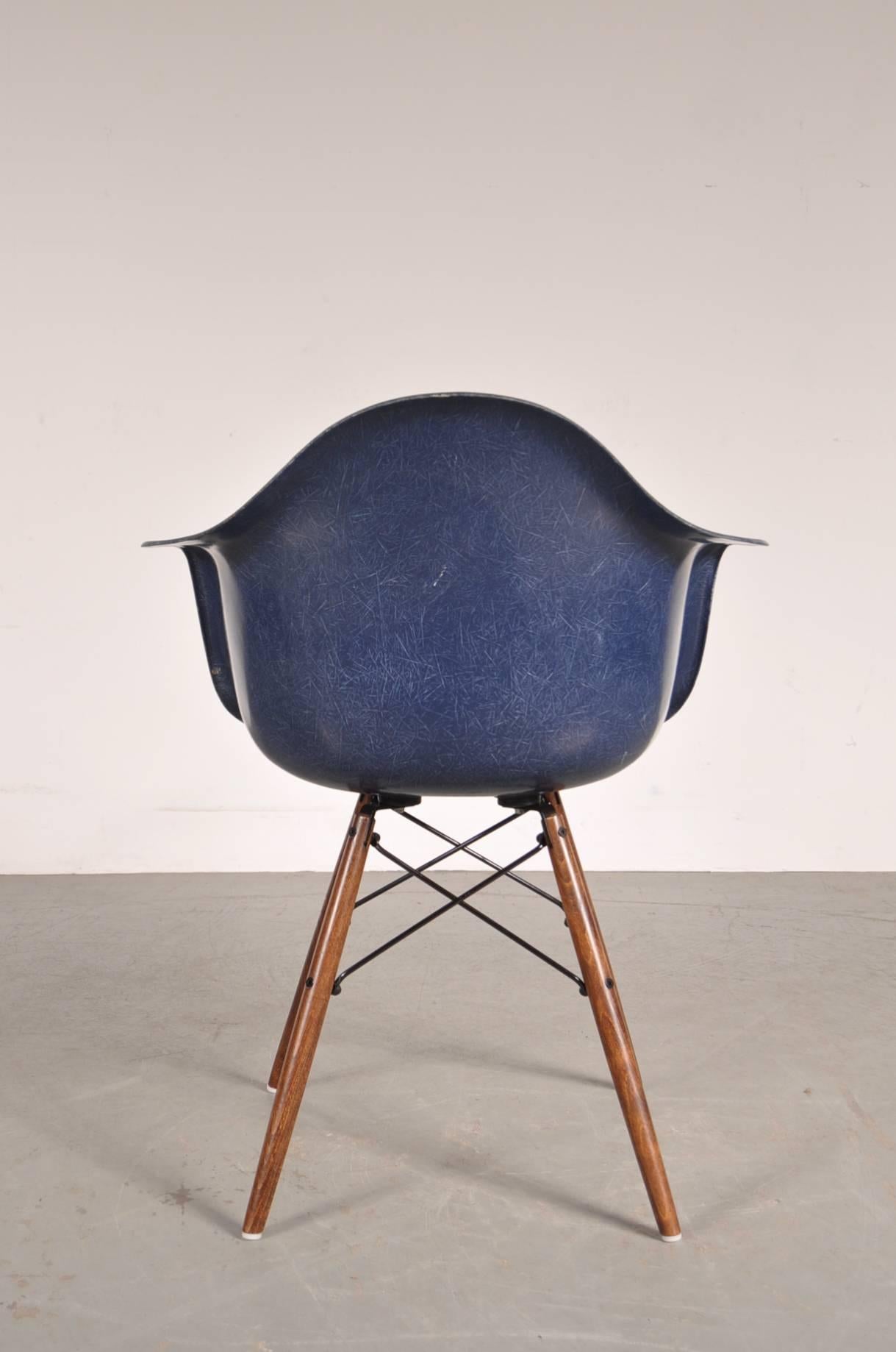 Stock of DAW Chairs by Charles & Ray Eames for Herman Miller, USA, 1960s In Good Condition In Wilnis, UT