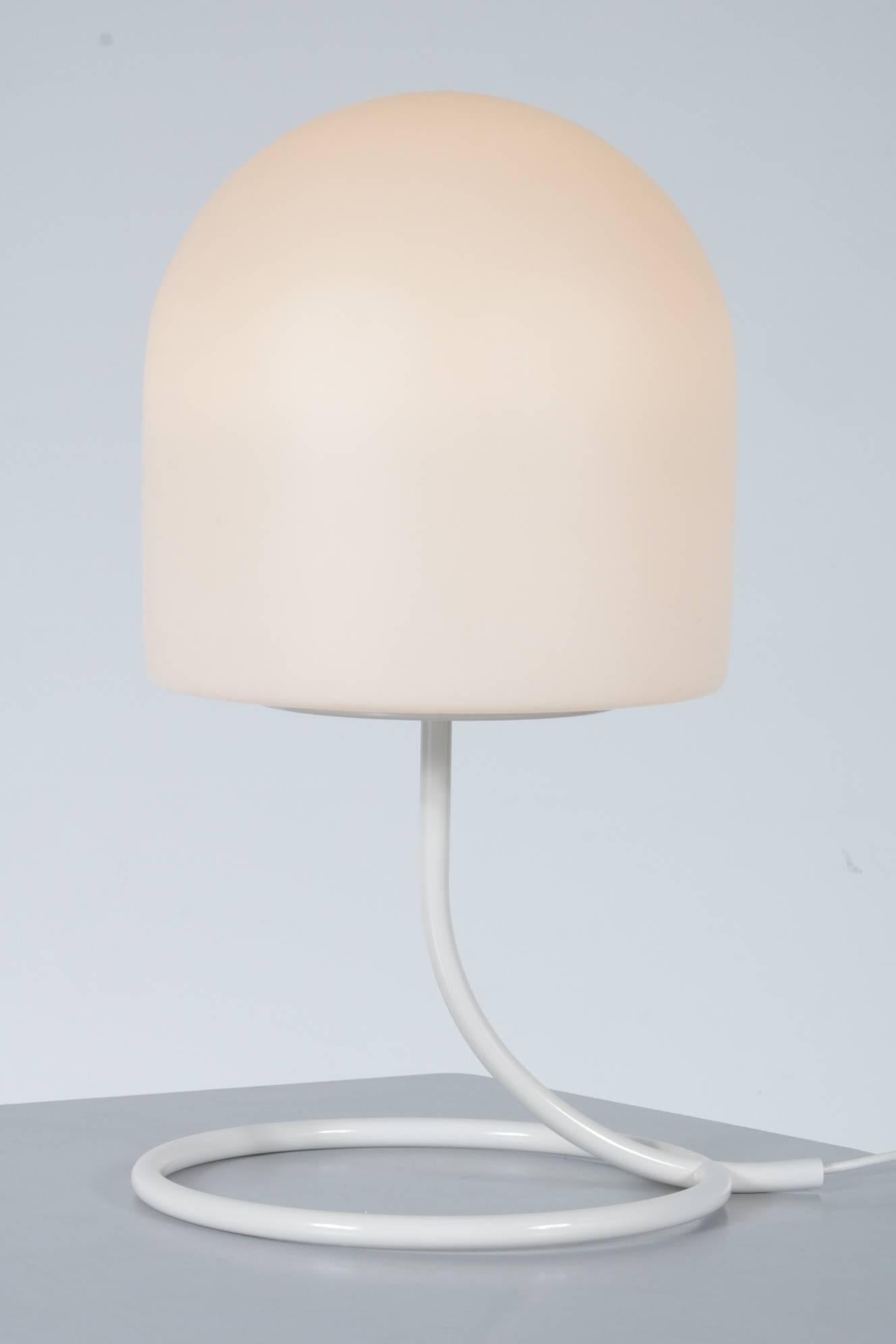 Table lamp model A250 designed by Aldo van den Nieuwelaar, manufactured by Artimeta Soest in the Netherlands in 1972.

This eye-catching lamp has a beautiful smooth design. The white lacquered metal base has a very nice curved shape holding the