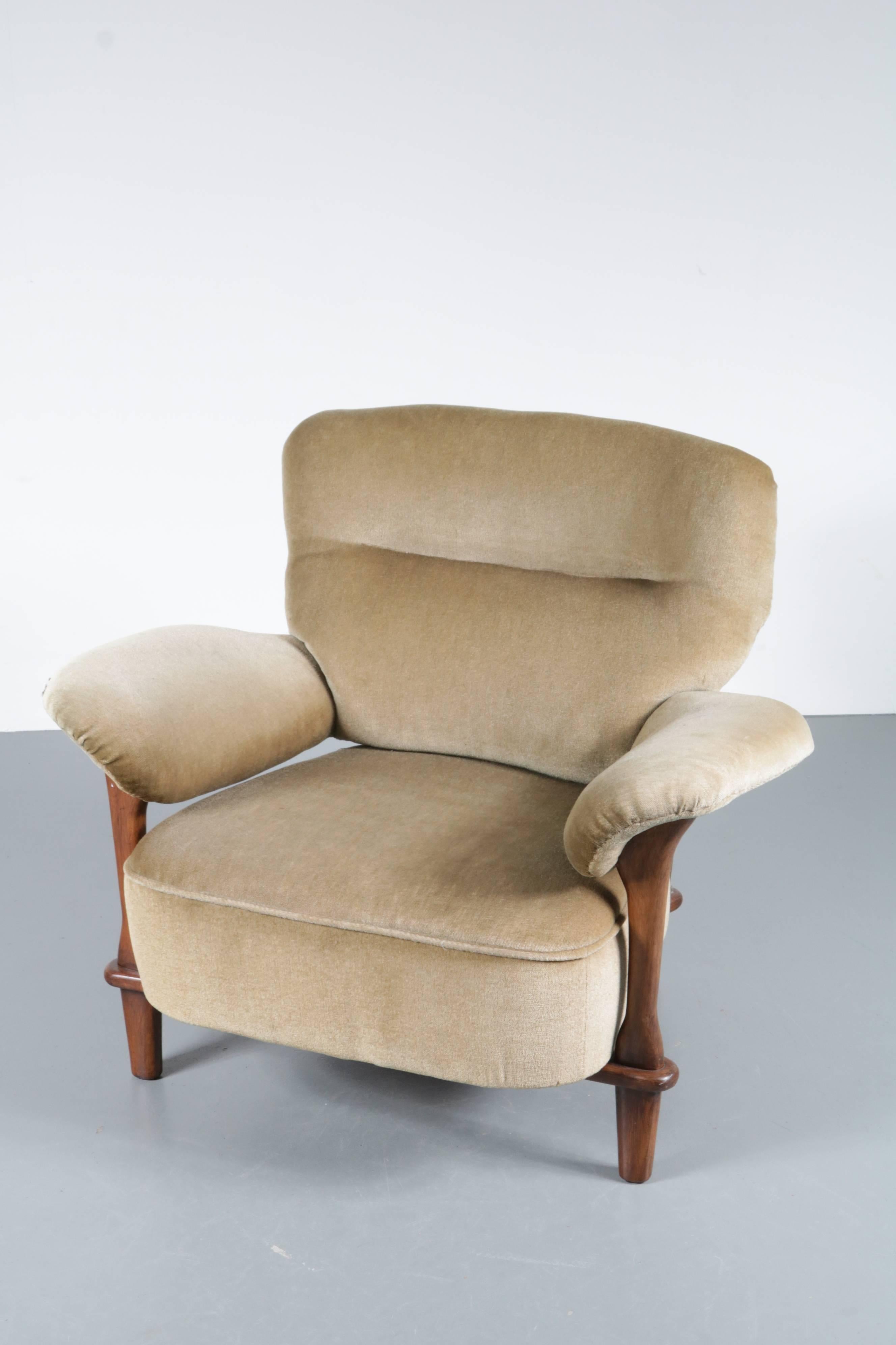 A very rare lounge chair designed by Theo Ruth, manufactured by Artifort in the Netherlands, circa 1950.

The chair has a high quality stained beechwood in a deep brown color, beautifully crafted and finished. It is upholstered in a beautiful