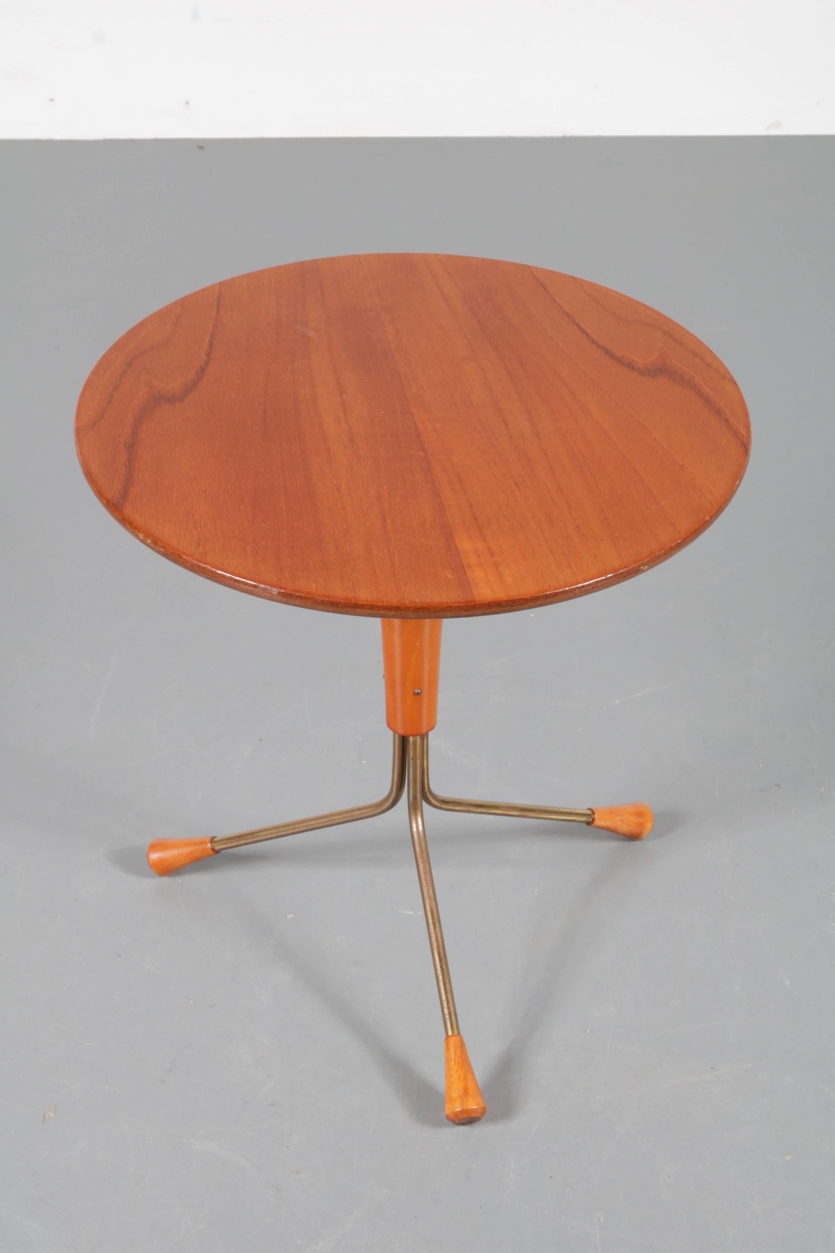 An elegant side table designed by Albert Larsson, manufactured by Tibro in Sweden in the 1950s.

This lovely piece is made of high quality warm brown teak wood with wonderful brass legs in a beautiful bent shape. The leg ends are made of the same
