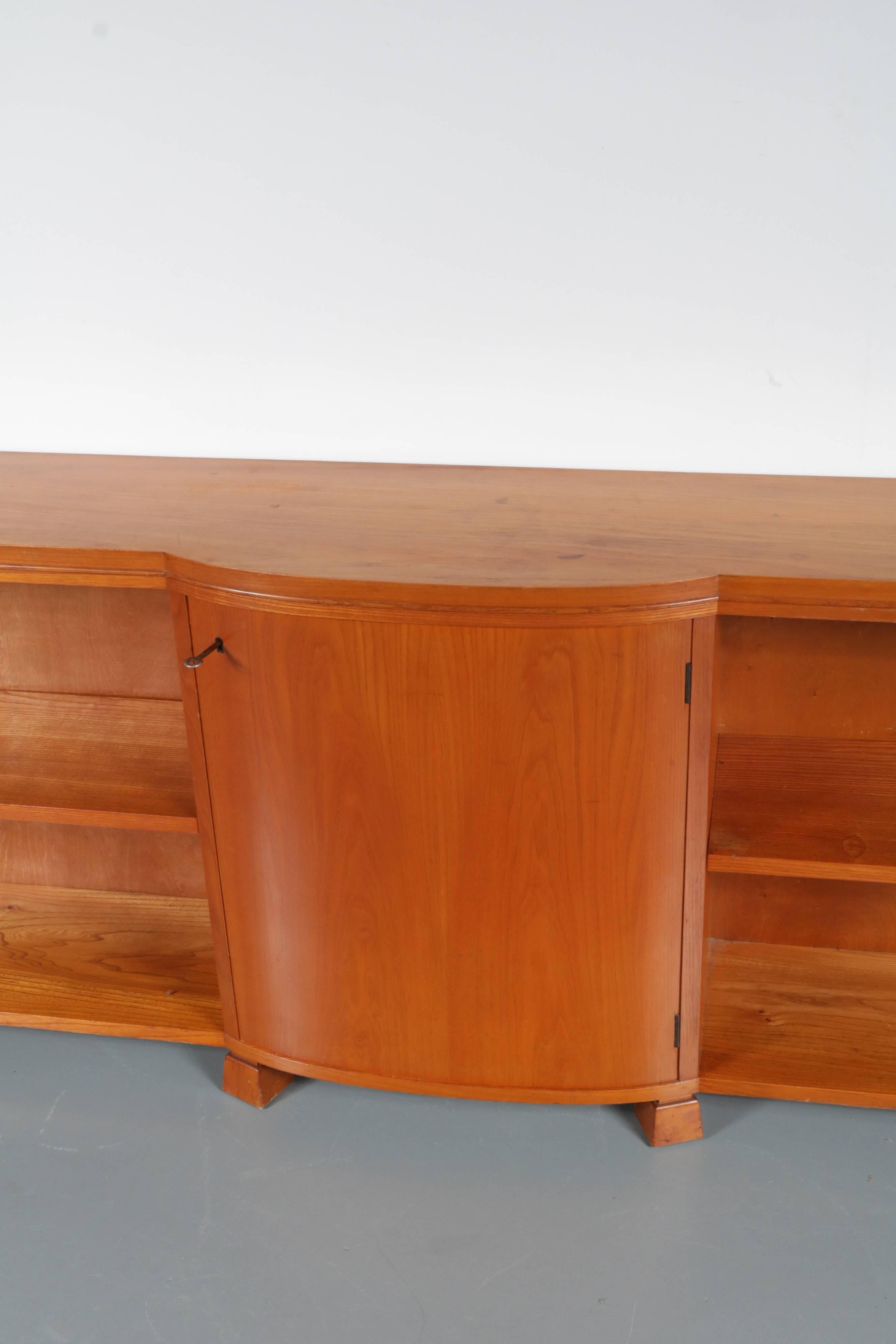 A beautiful sideboard designed by Ferdinand Lundquist, manufactured by A/B Ferd. Lundquist & Co in Göteborg, Sweden, circa 1940.

This wonderful piece of Scandinavian design is made of high quality teak wood in a nice warm brown colour. The