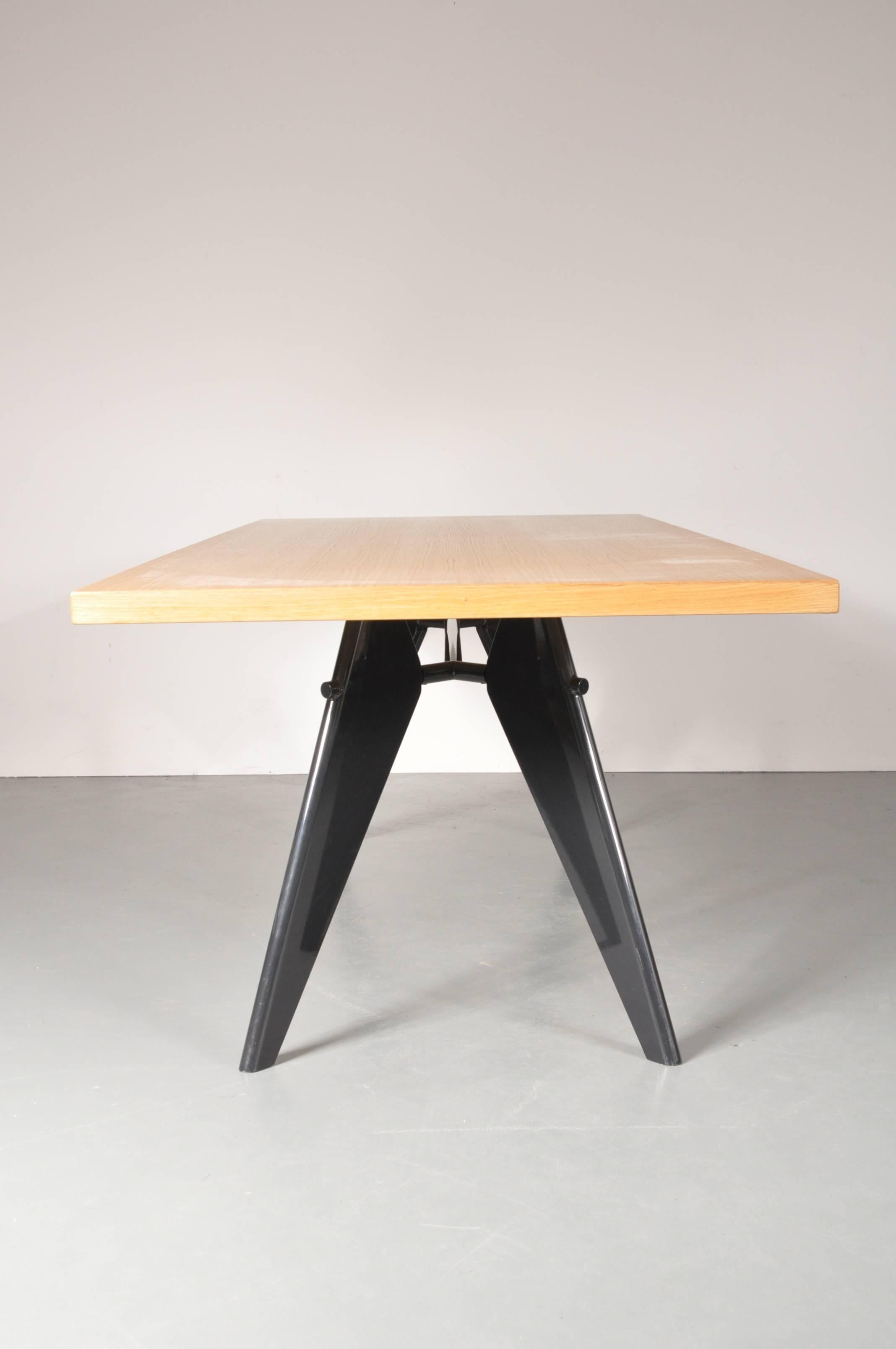 A beautiful dining table, famous design by Jean Prouvé, manufactured by Vitra in Germany, circa 2002.

This highly recognizable piece is made of high quality oakwood with a black lacquered wooden base. This combination of colours and materials