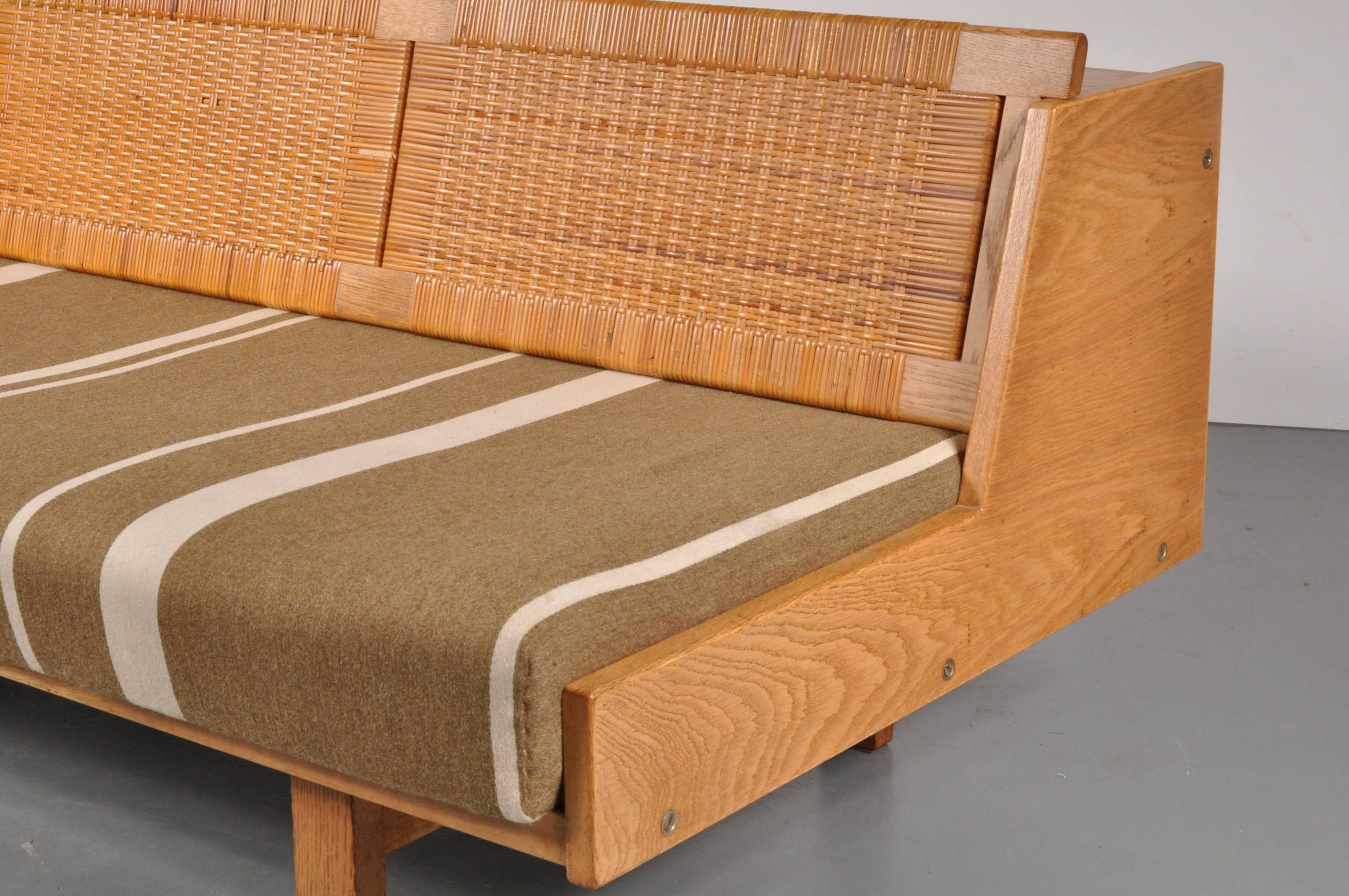 Daybed by Hans J. Wegner for GETAMA, Denmark, 1950 2