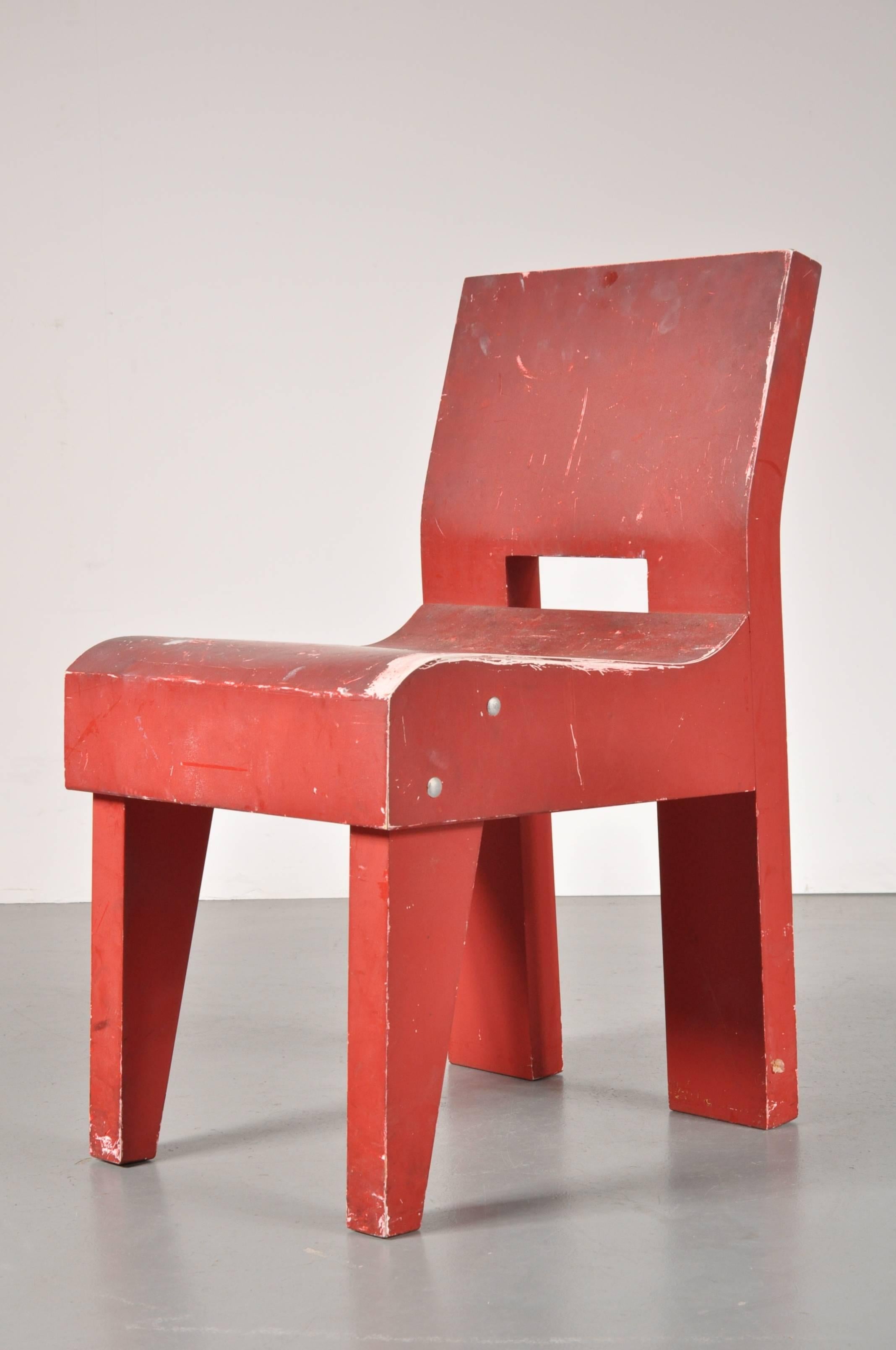 A very rare prototype of the SE20 chair, designed by Martin Visser for 't Spectrum, the Netherlands (Bergeijk) in 1988.

This beautiful chair is completely made of high quality red painted wood and a few chrome-plated metal joints. It's design is