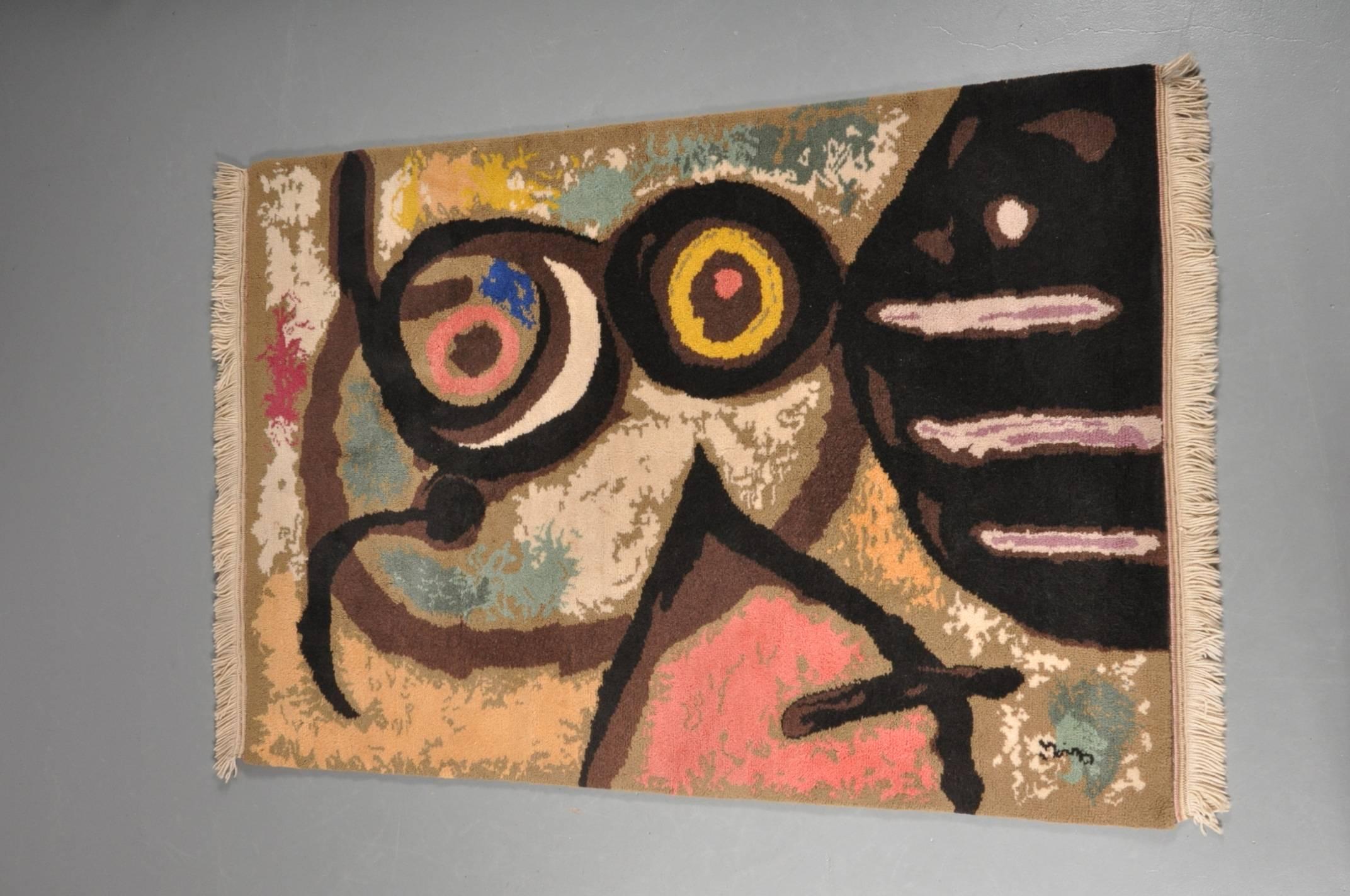Une belle tapisserie d'après le tableau de Joan Miró 